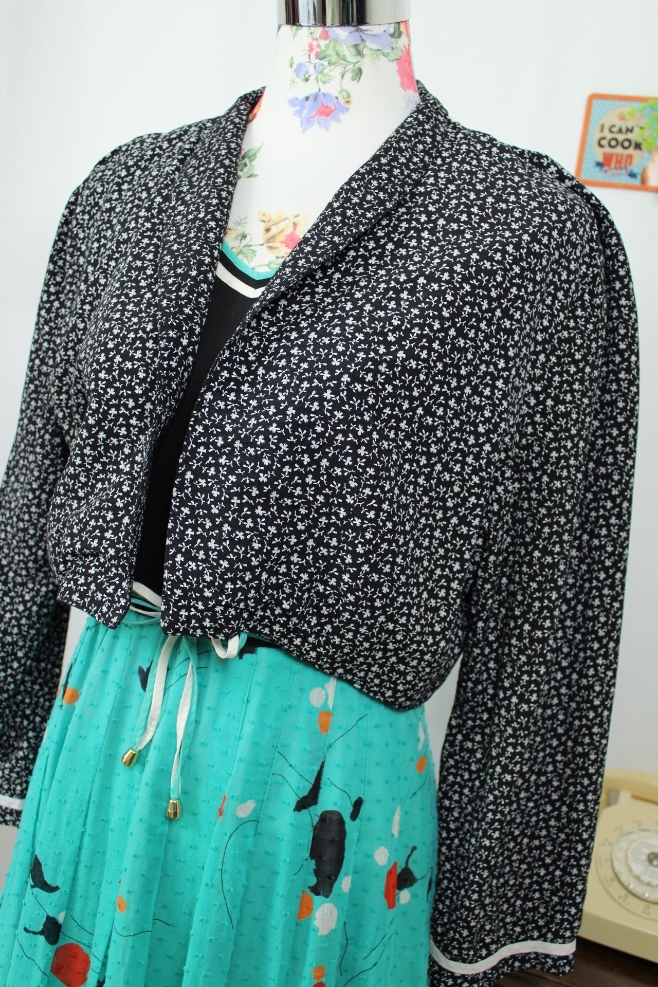 🌸🍒Boléro vintage 90's noir imprimé de petites fleurs liberty bohème - Taille 38 à 42🍒🌸