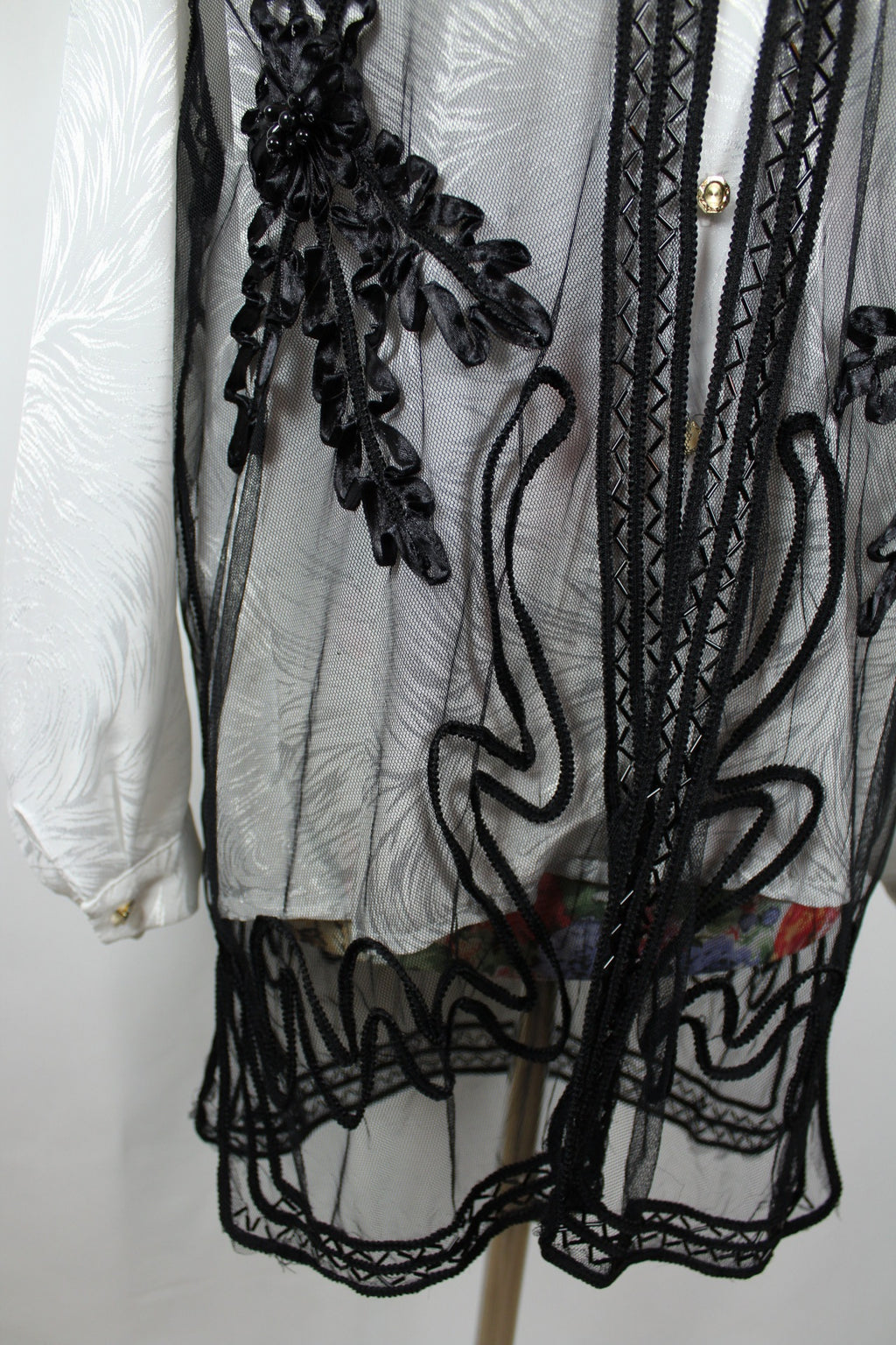 ✨Gilet noir perlé vintage 70's & fleurs en relief - fêtes & soirée esprit bohème chic✨