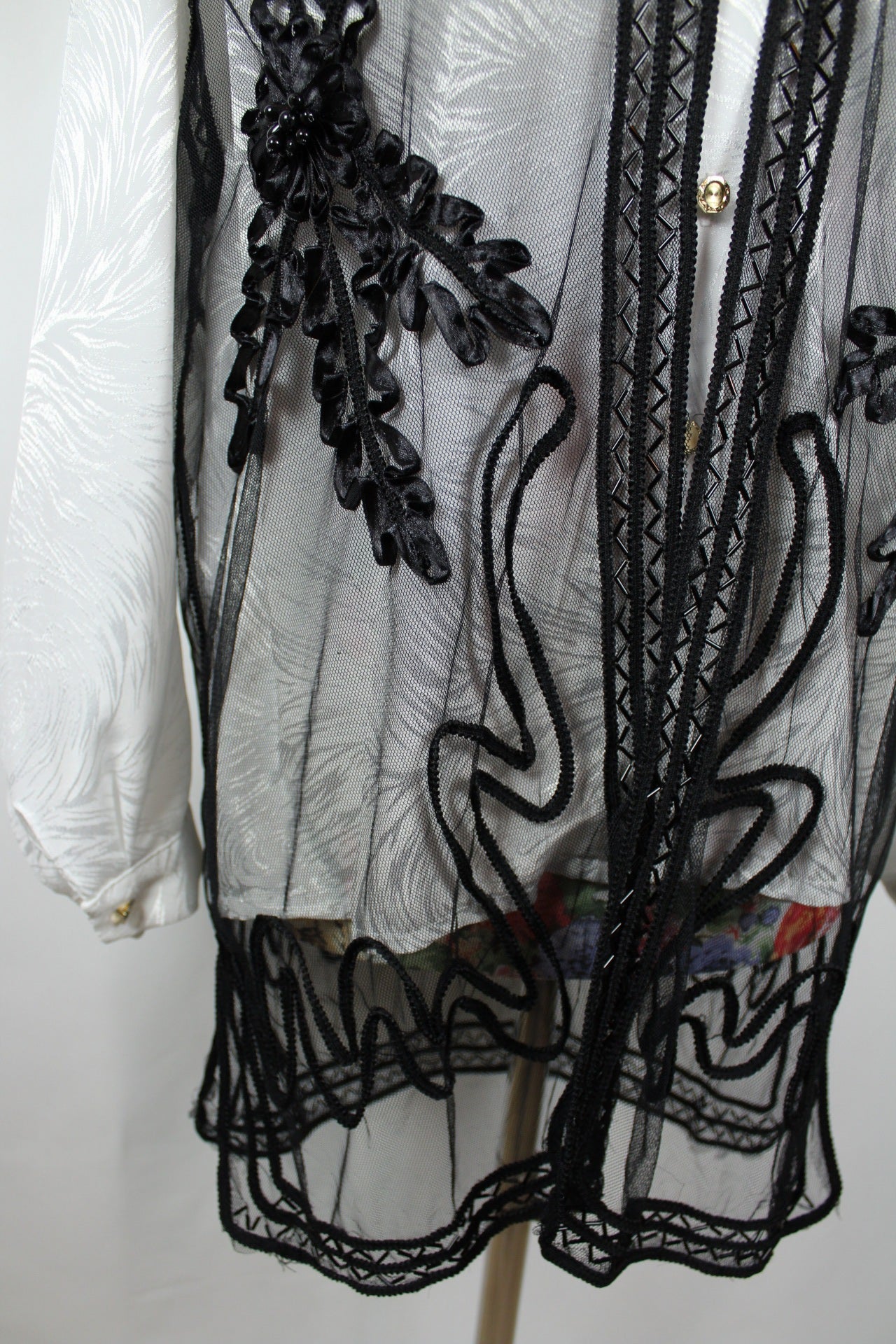 ✨Gilet noir perlé vintage 70's & fleurs en relief - fêtes & soirée esprit bohème chic✨