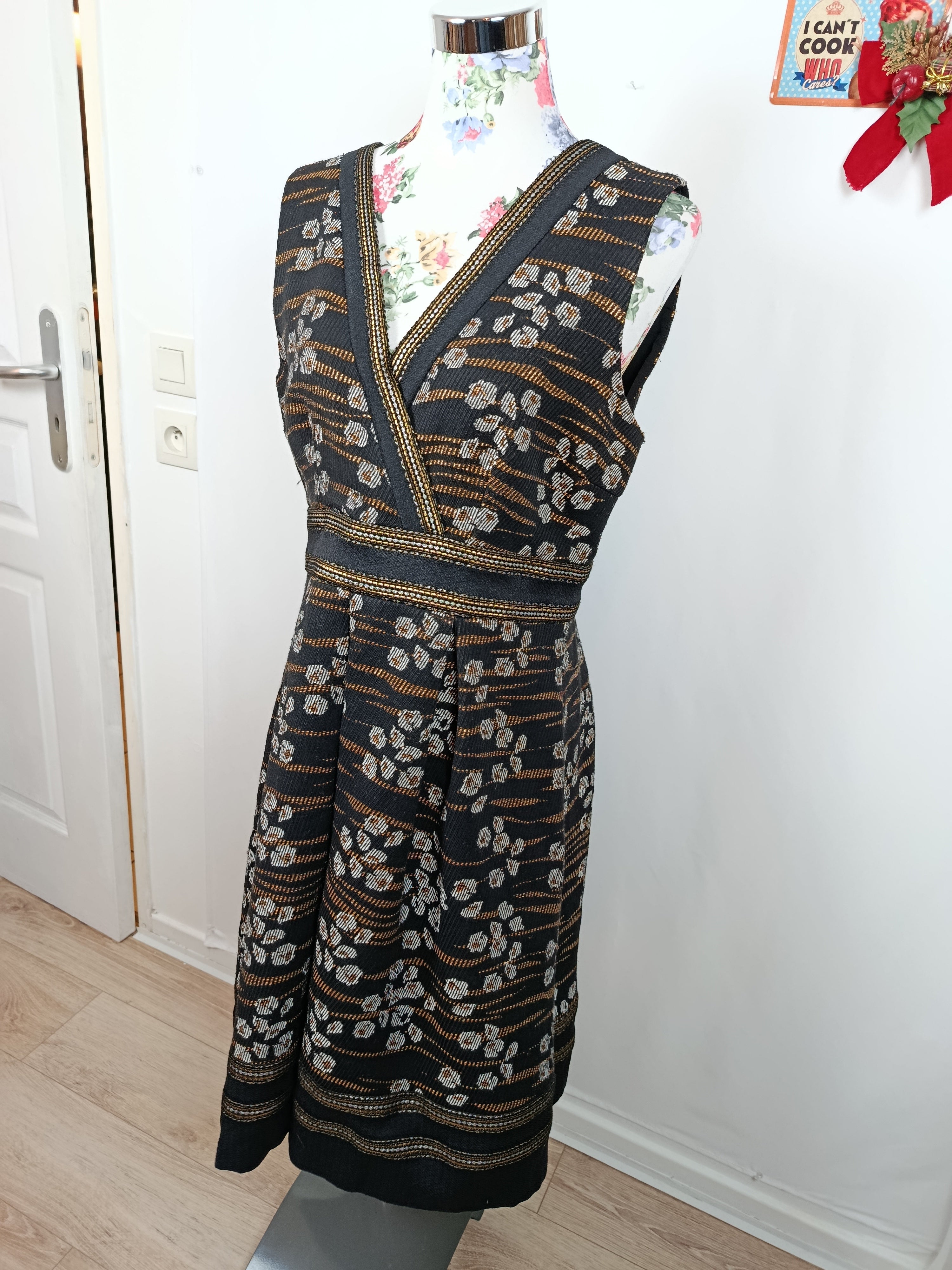 ✨Robe épaisse noire brodée or et argent - Maison 1.2.3 - style chic d'hiver✨