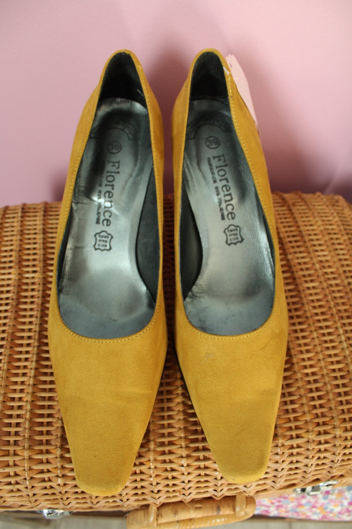 Escarpins vintage années 90 effet daim jaune moutarde - made in Italy - pointure 39
