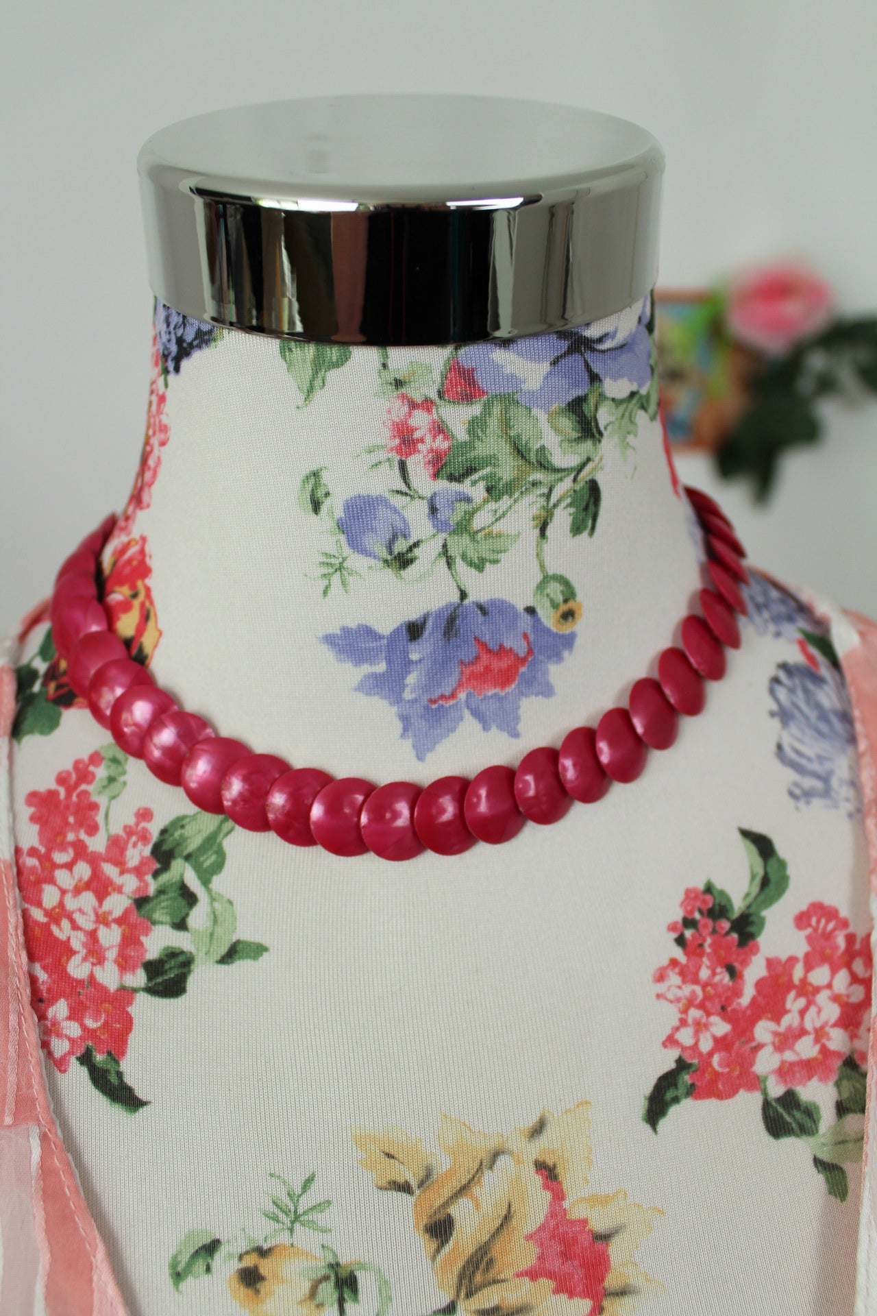 🌸🍒Collier vintage 80/90's perles plats en résine fuchsia nacrée🍒🌸