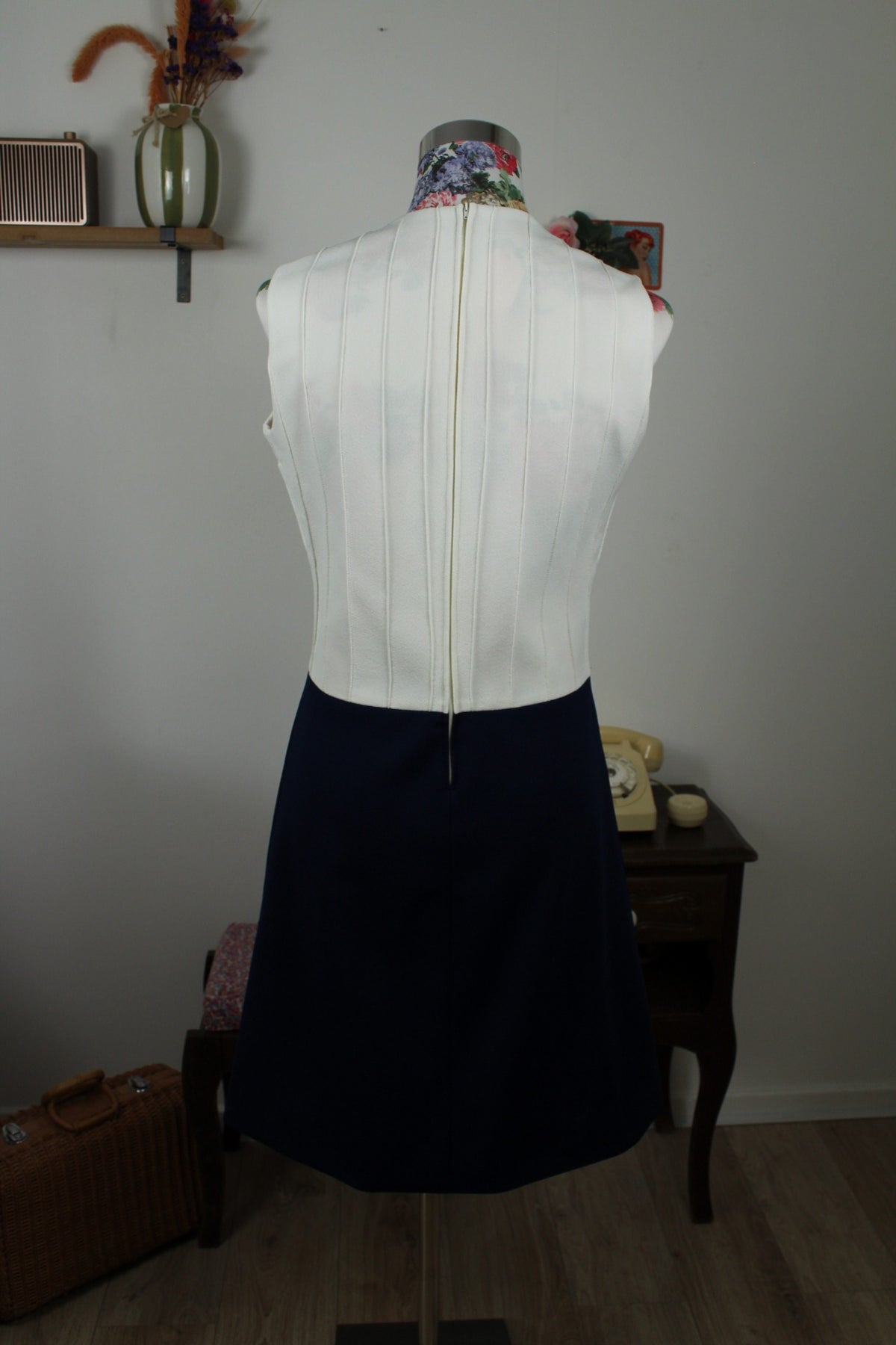 Robe preppy vintage années 60 blanche & marine chic - boutons nacrés - Taille 38