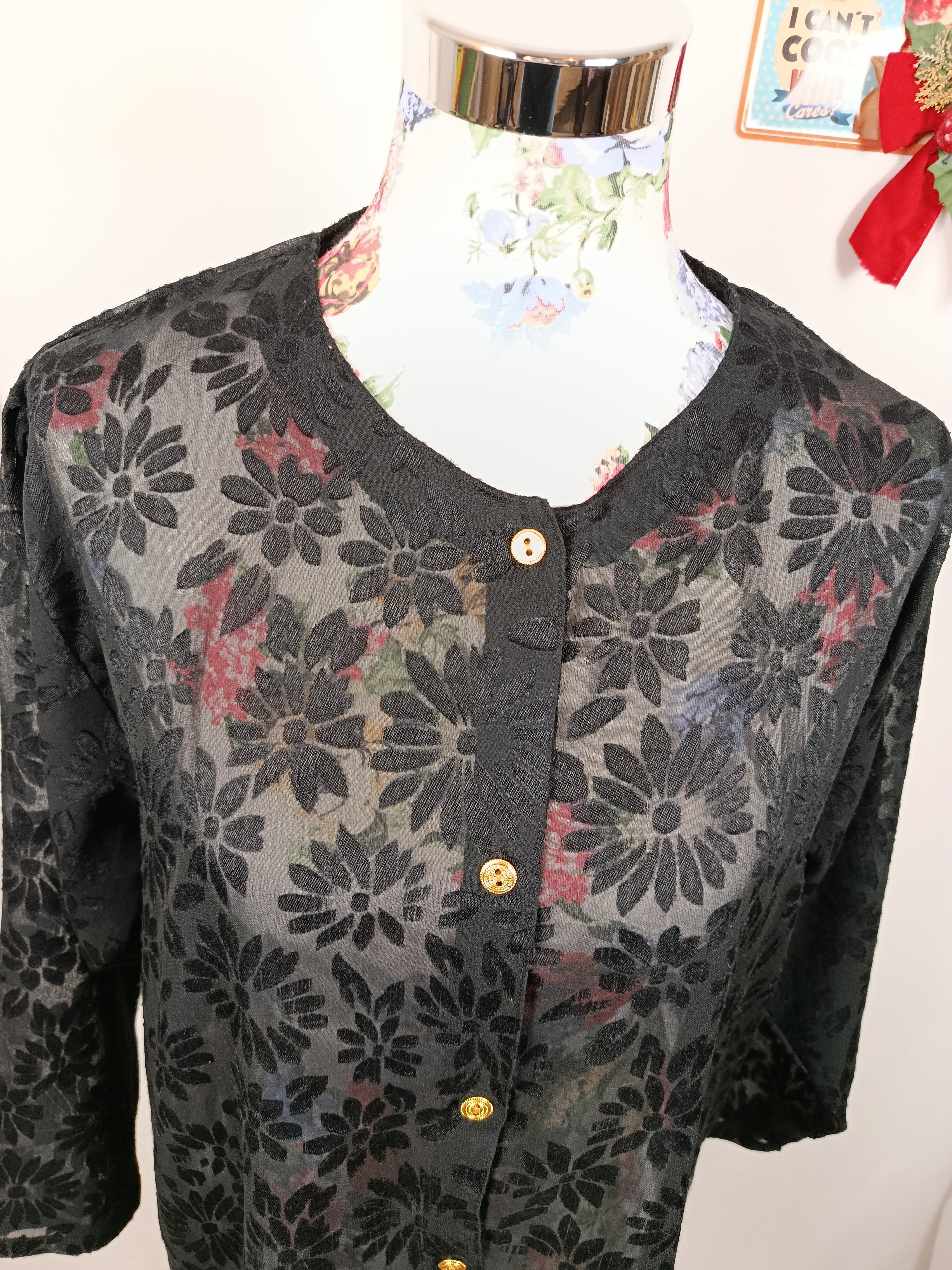 ✨Blouse vintage noire transparente 80's - boutons dorés & fleurs en relief✨