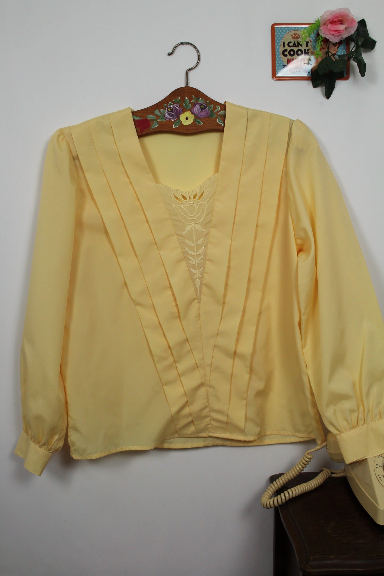 🌸🍒Blouse vintage 80's jaune doux - plastron fleuri & plis chic - Taille 40/42🍒🌸