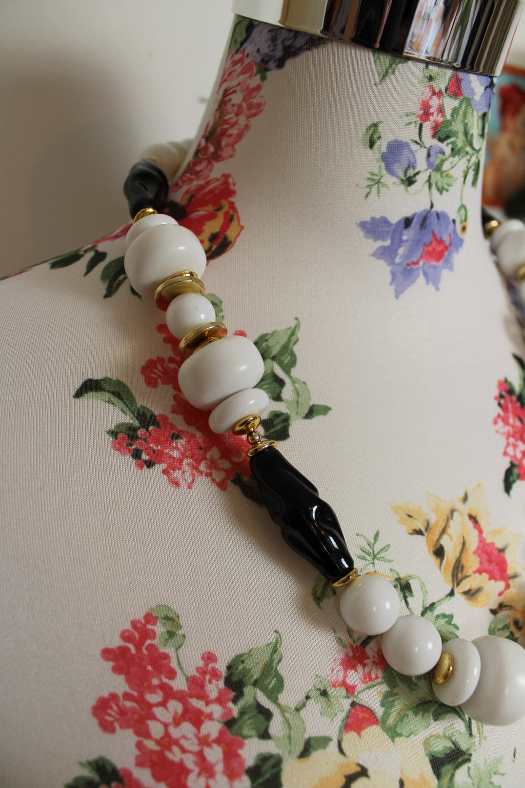 🌸Collier vintage 80's perles blanches, noires & dorées - long et chic !🍒