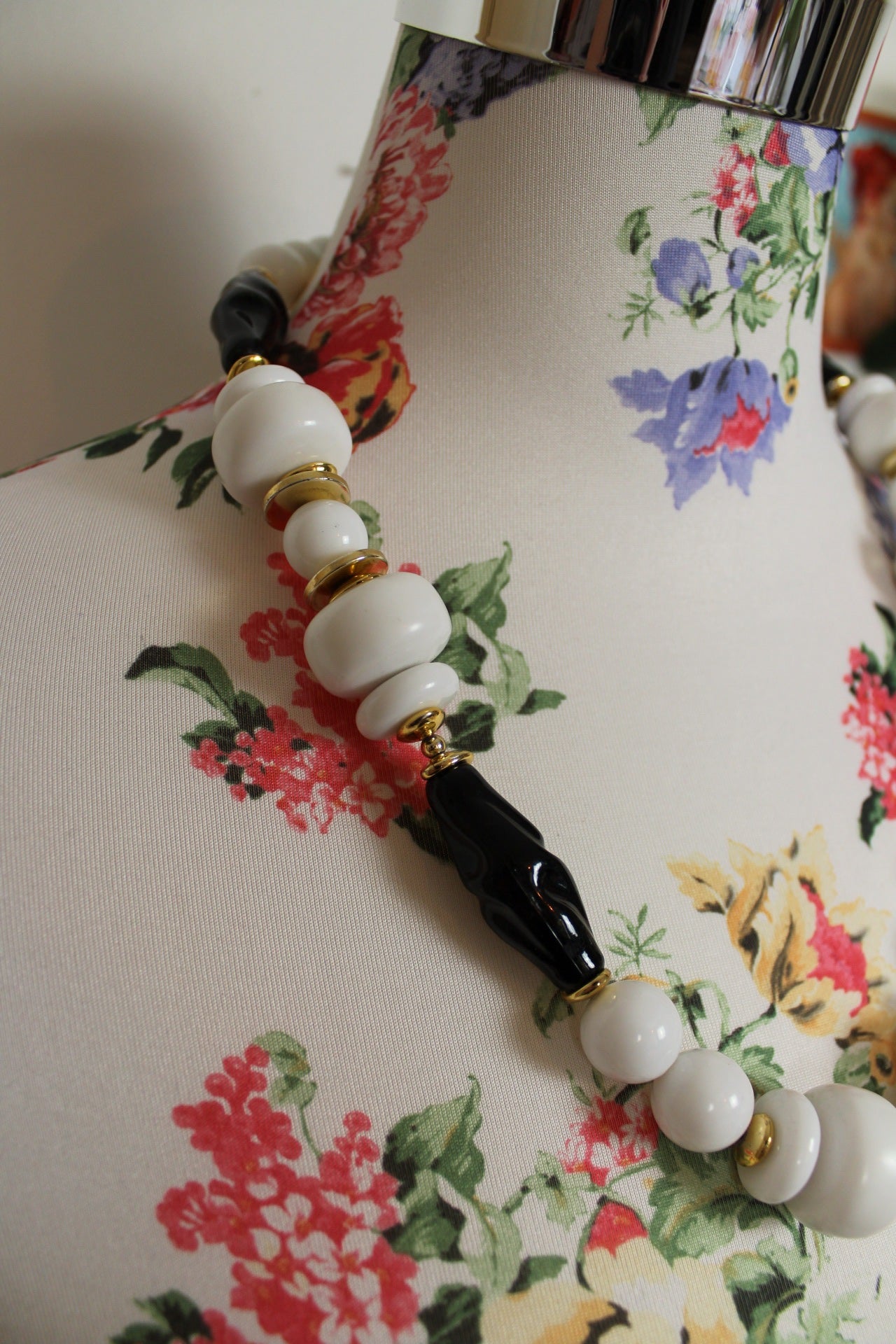 🌸Collier vintage 80's perles blanches, noires & dorées - long et chic !🍒