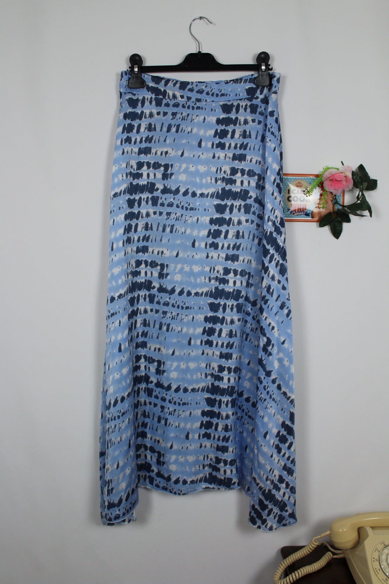 🍒🌸Jupe longue vintage 90's Made in Italy bleu satiné motifs tie & dye – Taille 36/38🌸🍒