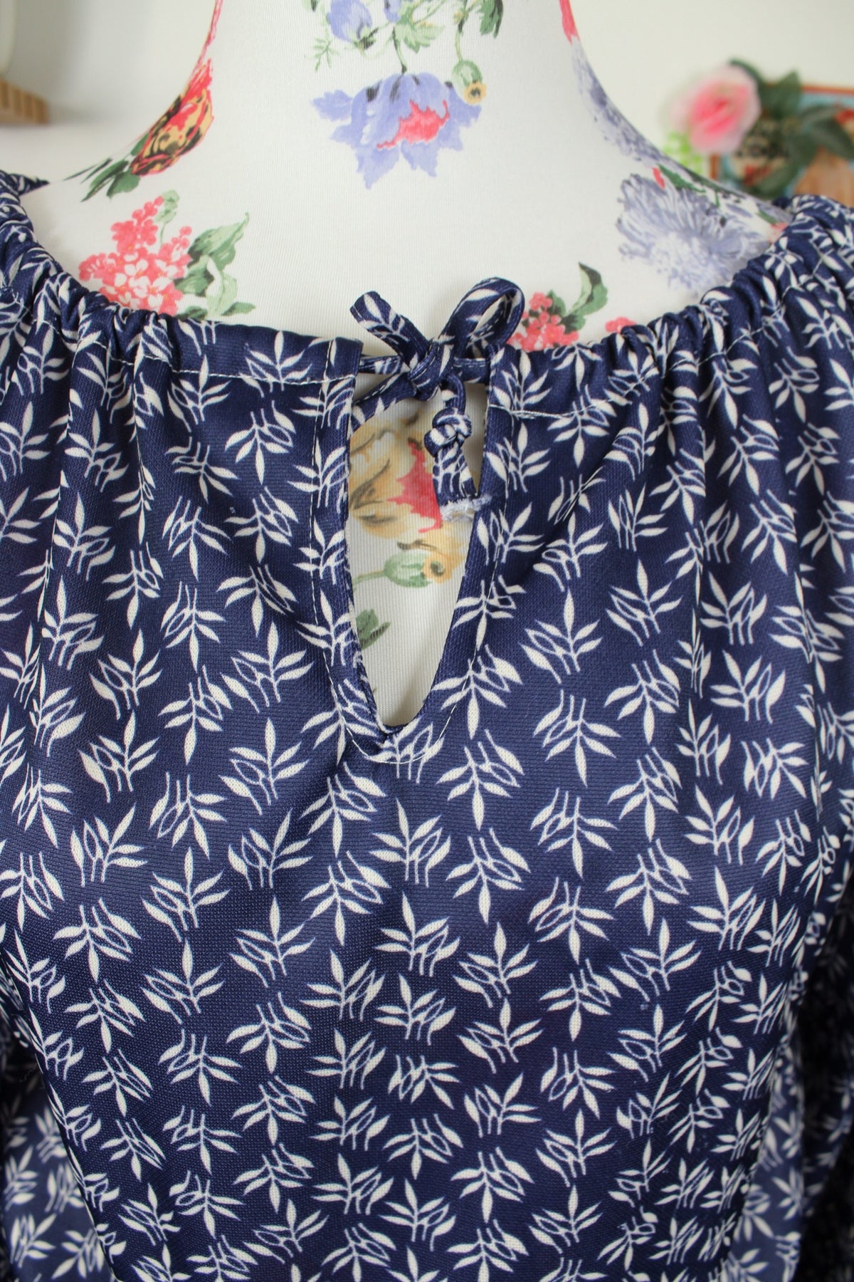 Robe vintage années 70/80 romantique bohème - bleu marine, feuilles & manches larges - Taille 40/42