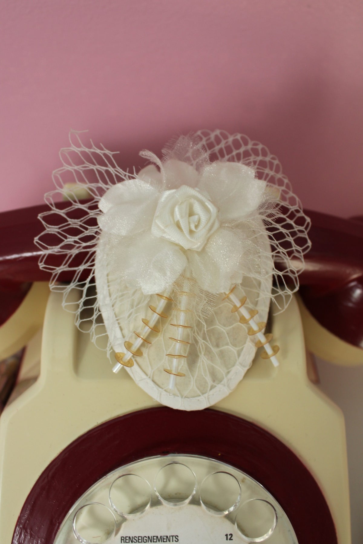 Pince bibi cheveux vintage années 50/60 blanc ivoire à violette - esprit pin-up