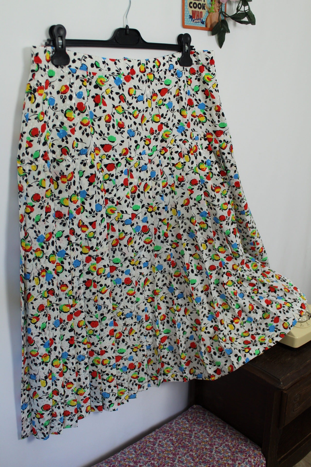🍒🌸Jupe plissée vintage années 80 - pétales de fleurs et pois satinés - Taille 44🌸🍒