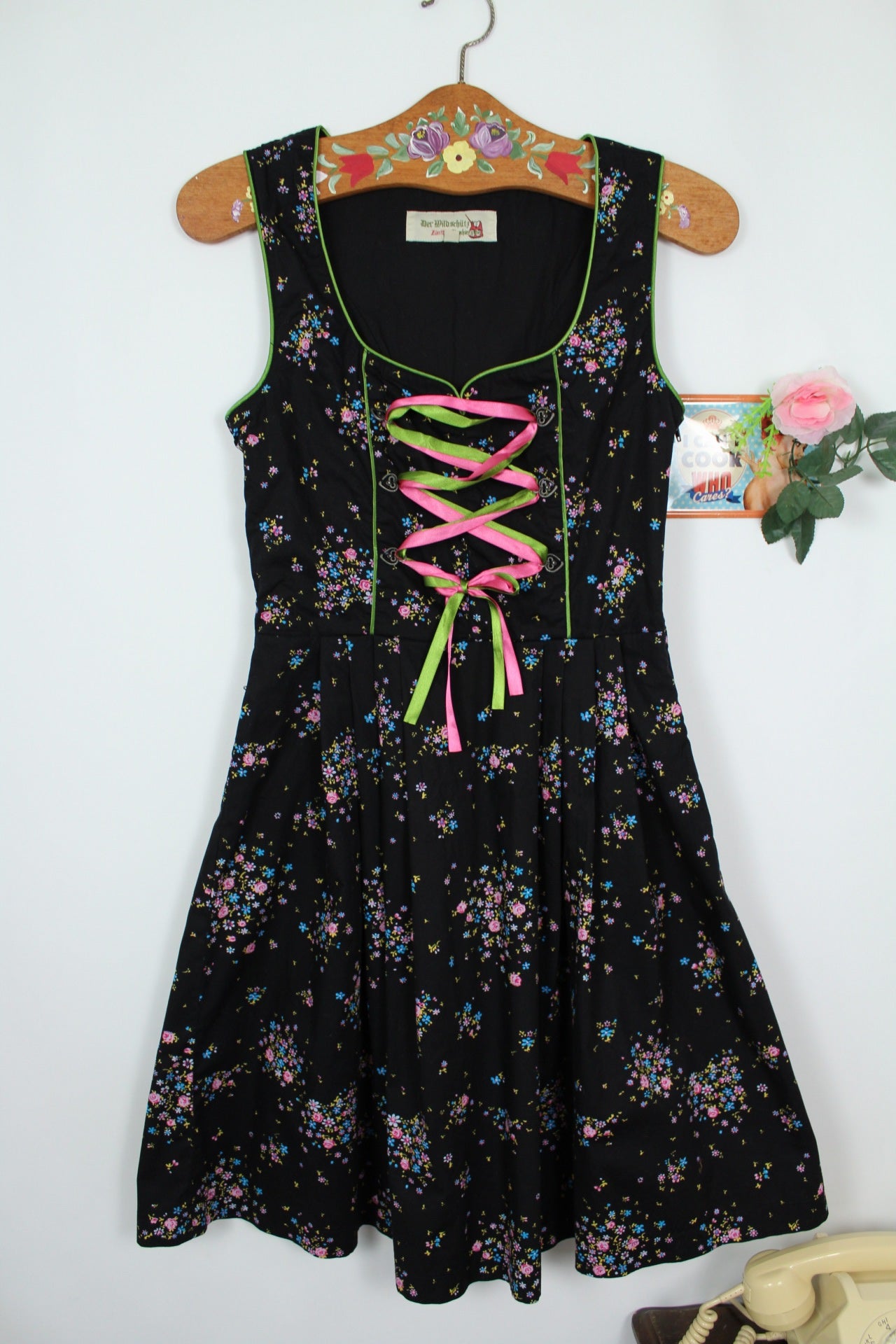 🌸🍒Dirndl bavarois moderne fleuri & laçage flashy - Taille 34🍒🌸