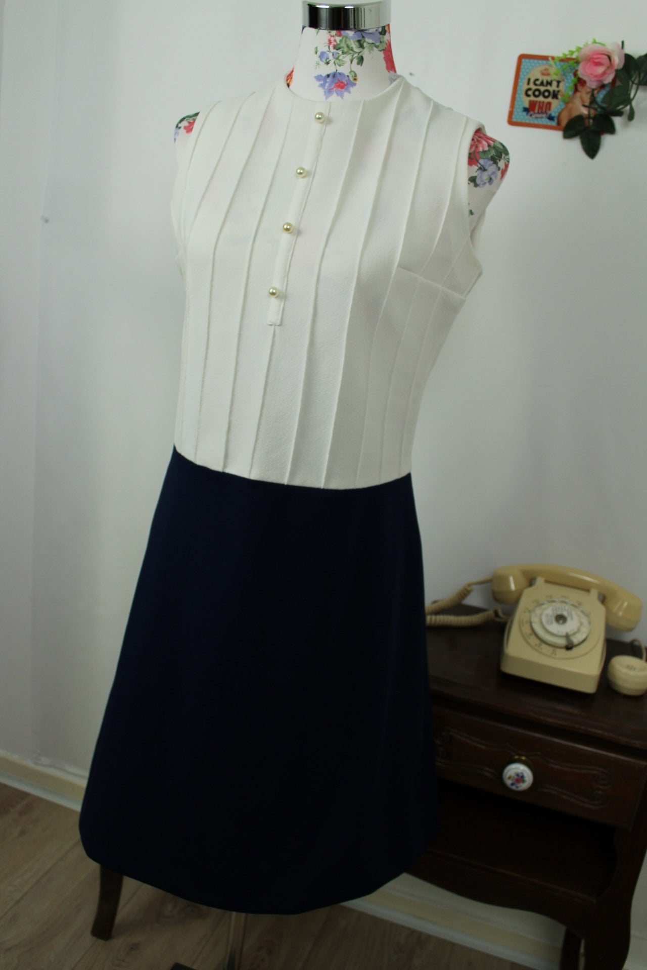 🌸🍒Robe vintage 60's blanche & marine chic - boutons nacrés - Taille 38🍒🌸