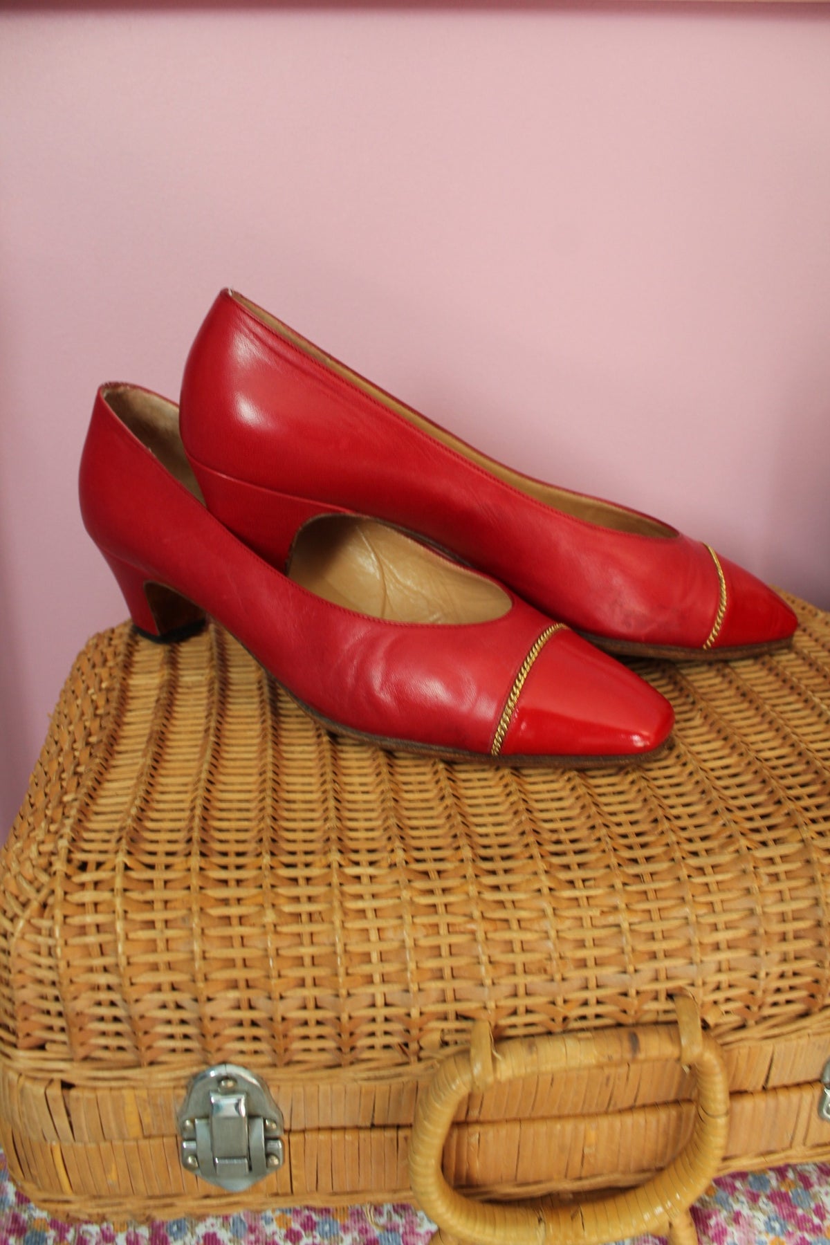 Escarpins vintage années 80 petit talon - rouge vif & chaine dorée style pin-up - pointure 38.5