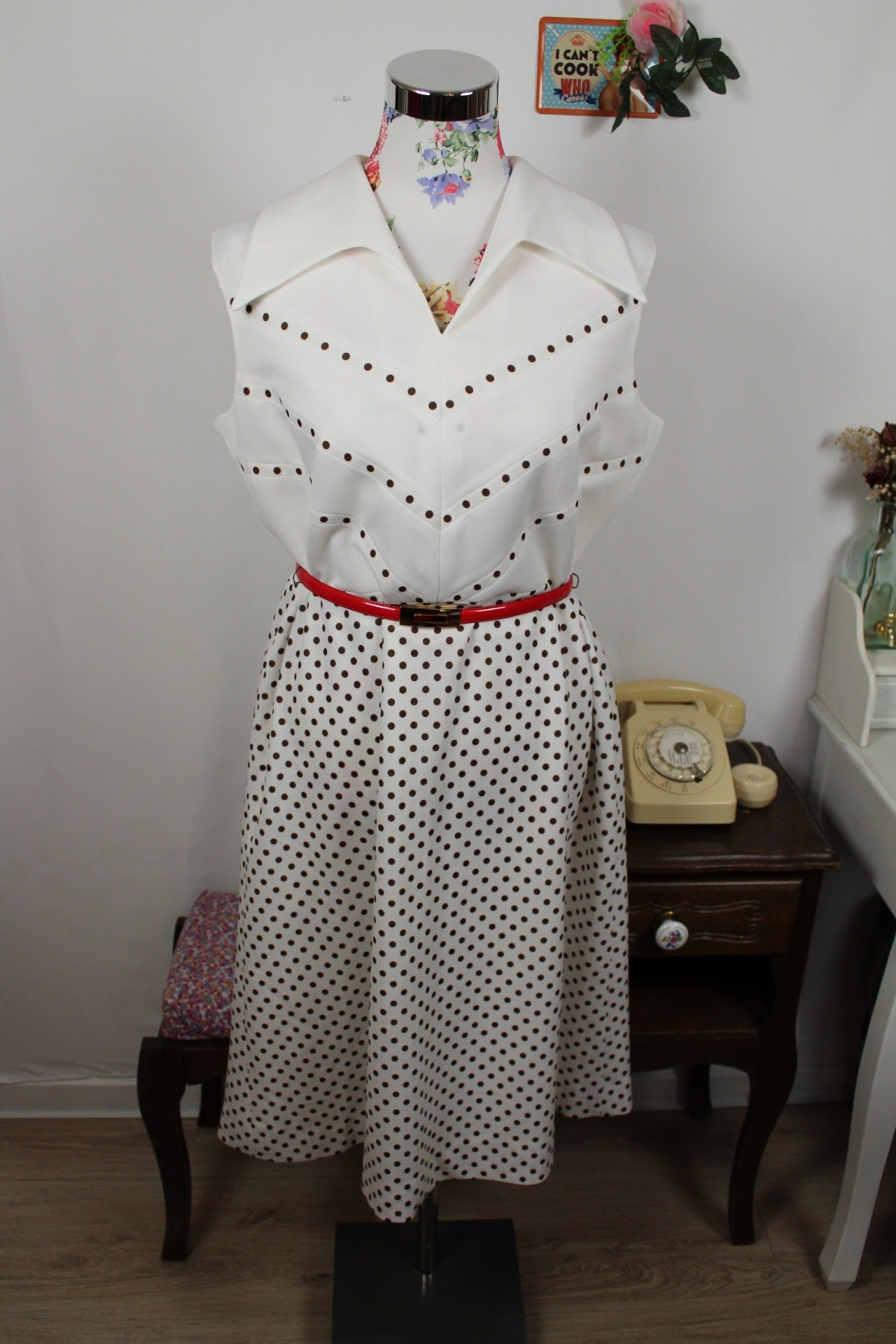 🌸🍒Robe blanche vintage 70's style pin-up à pois marron - col chemise - Taille 42/44🍒🌸