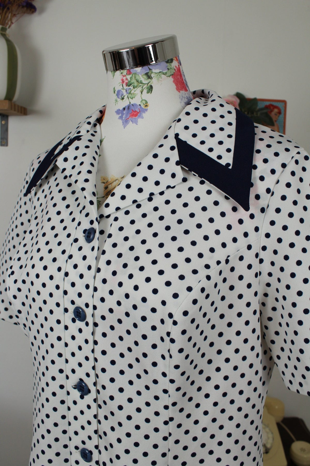 Robe vintage années 80 pin-up/rockabilly à pois marine - col chemise - Taille 40/42
