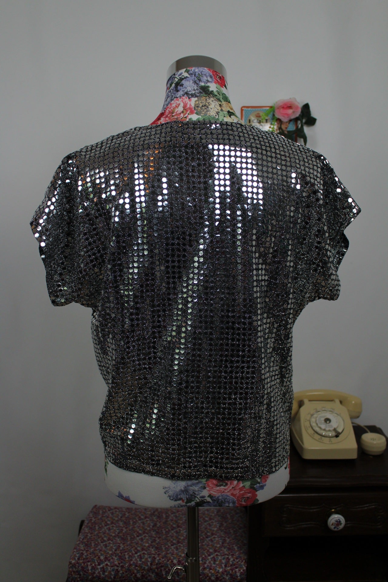 🌸🍒Blouse vintage 80's résille métallisée patch ronds argentés - style soirée disco - Taille 38 à 42🍒🌸