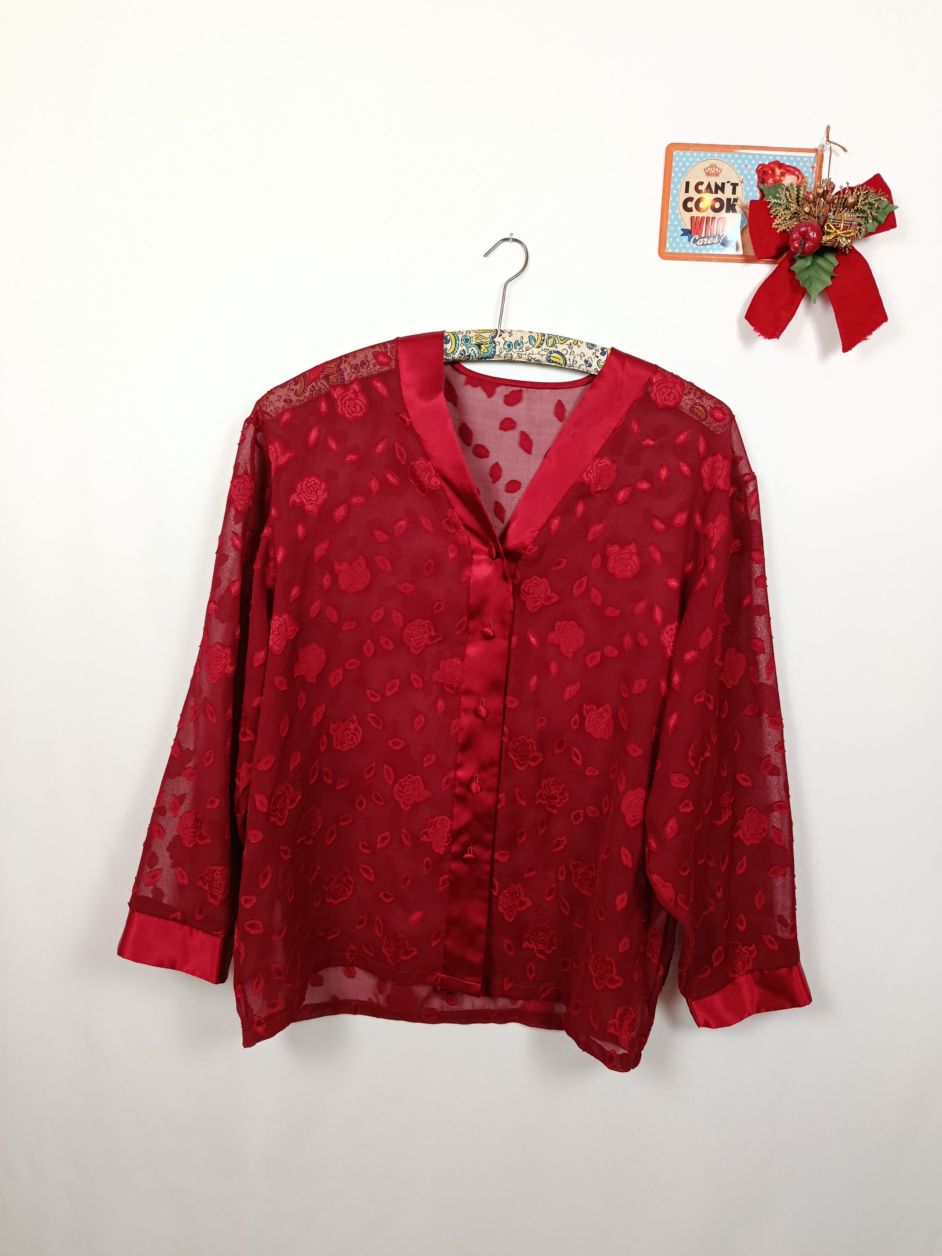 ✨Blouse vintage fleurie motifs roses et pétales - boutonnière satinée✨