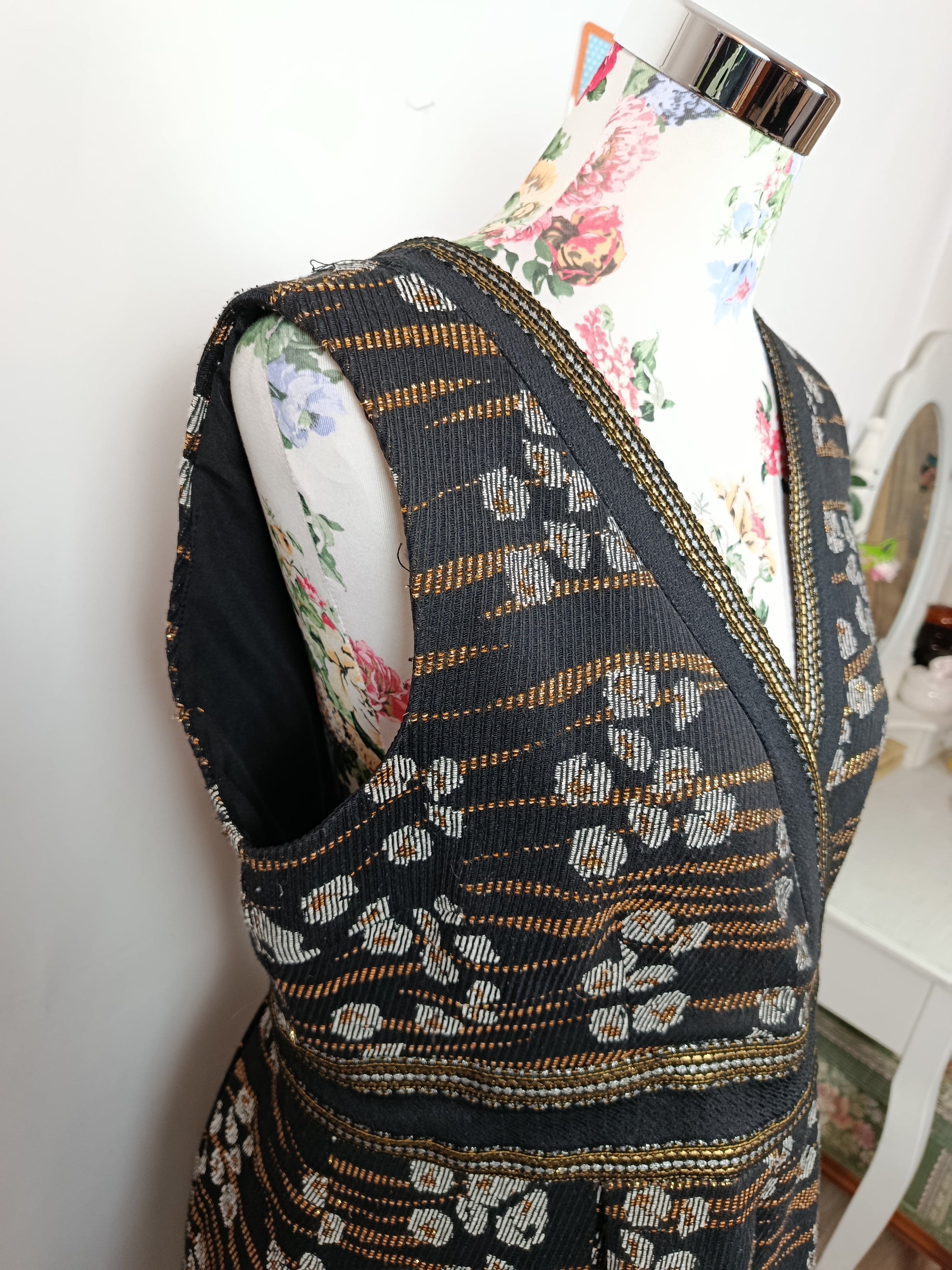 ✨Robe épaisse noire brodée or et argent - Maison 1.2.3 - style chic d'hiver✨