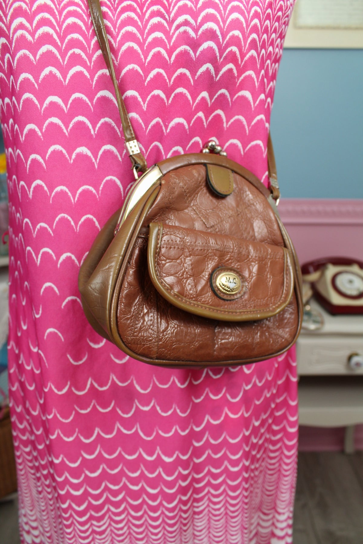 Sac vintage années 70/80 cuir texturé façon croco - fermeture à cadre métallique