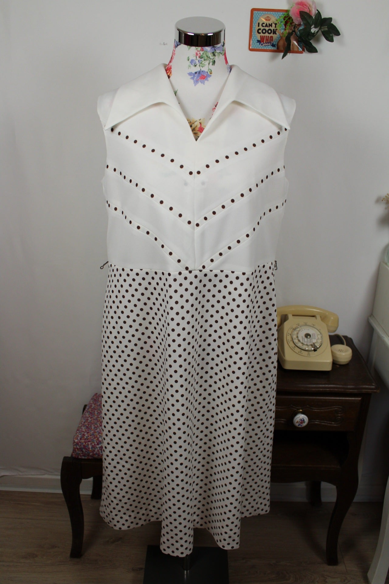 🌸🍒Robe blanche vintage 70's style pin-up à pois marron - col chemise - Taille 42/44🍒🌸