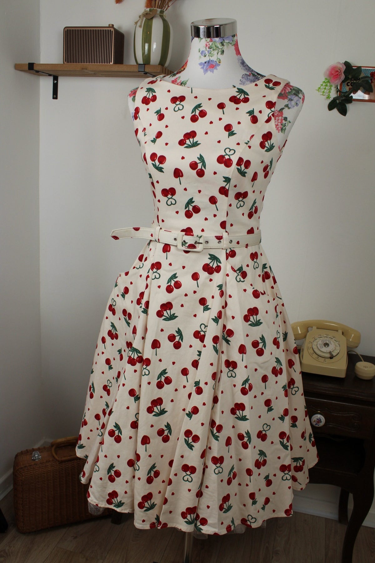 Robe pin-up/rockabilly Collectif crème motif cerises - Taille 34/36