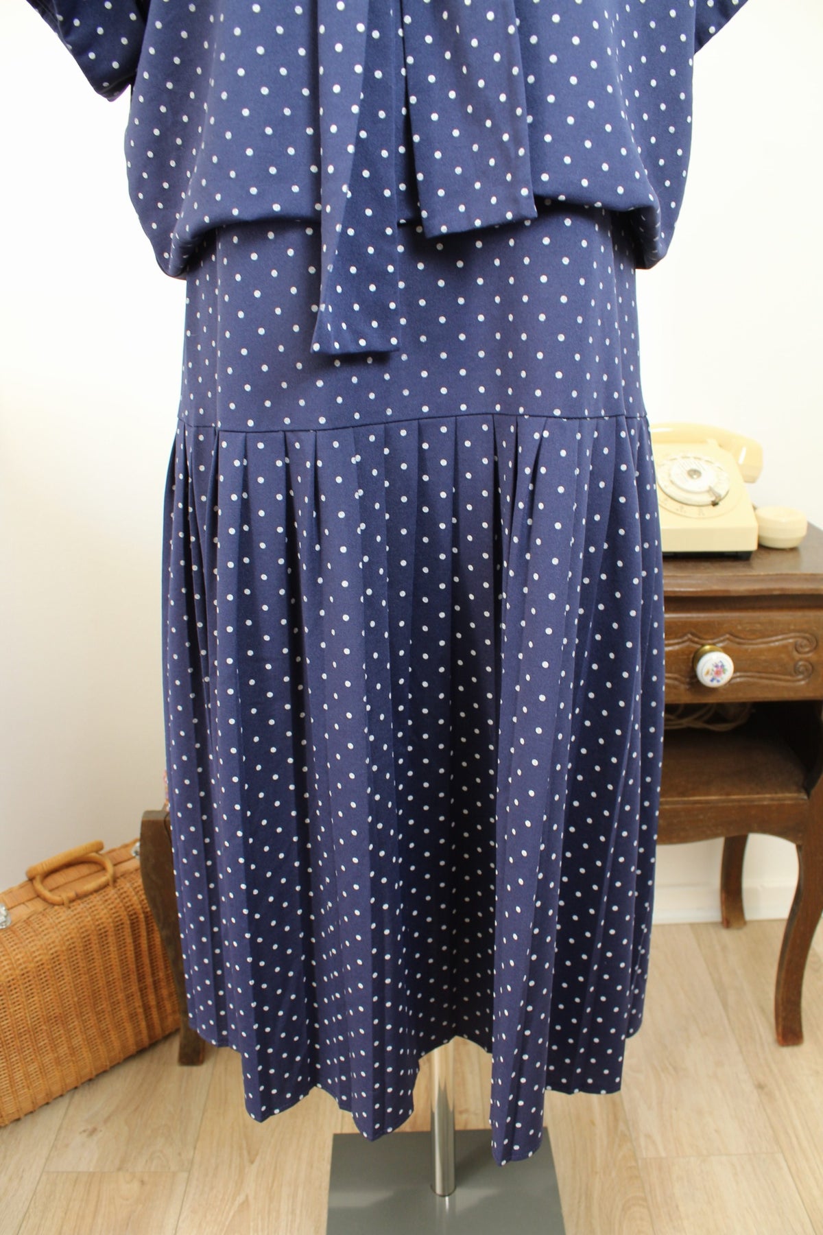 Robe vintage années 80 pin-up/rockabilly bleu marine à pois & col lavallière - Taille 42/44