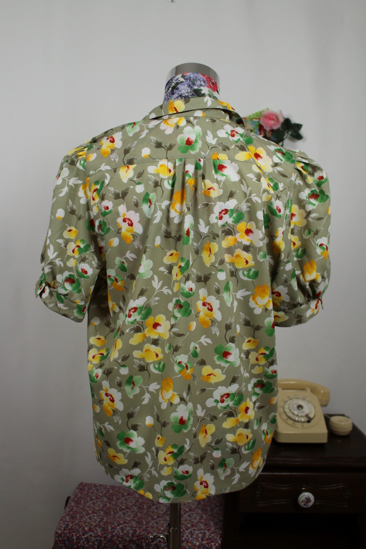 🌸🍒Chemise vintage 90's manches courtes kaki & fleurs jaunes lumineuses - Taille 40/42🍒🌸