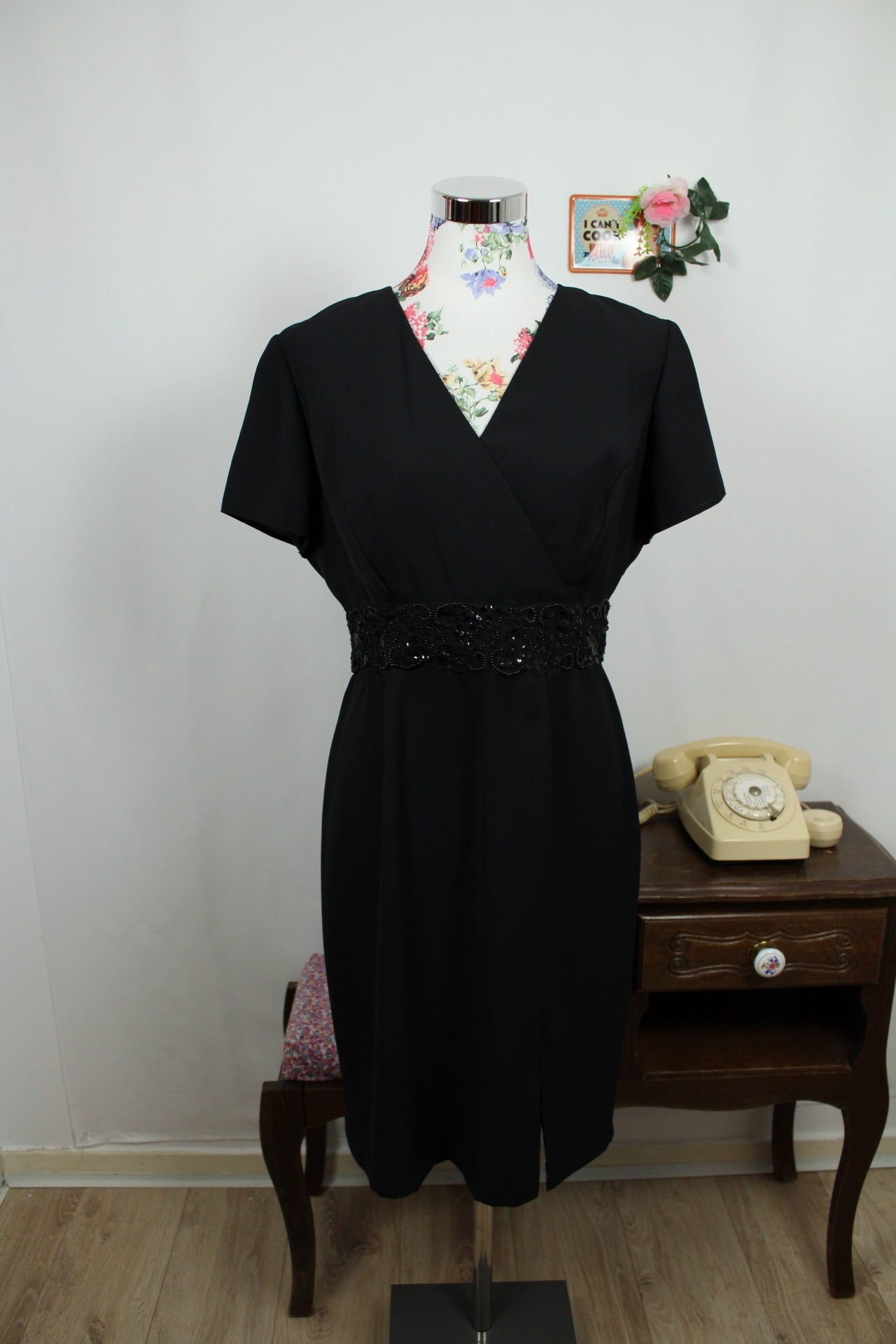 🌸🍒Robe noire vintage 90's ceinture perlée - élégante & coupe pin-up - Taille 38/40🍒🌸