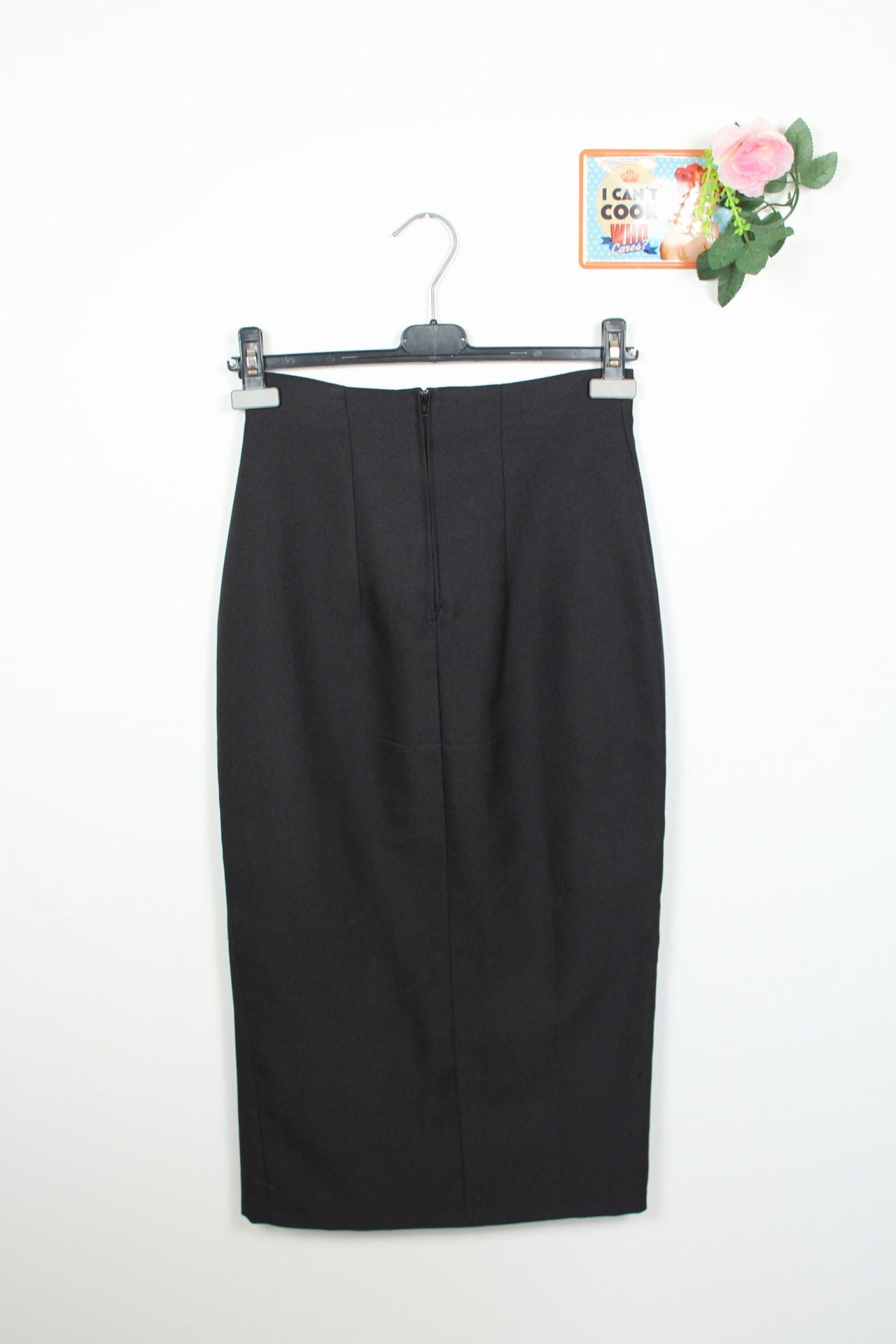 ✨Jupe crayon longue vintage chic - détails satinés et boutons dorés ✨