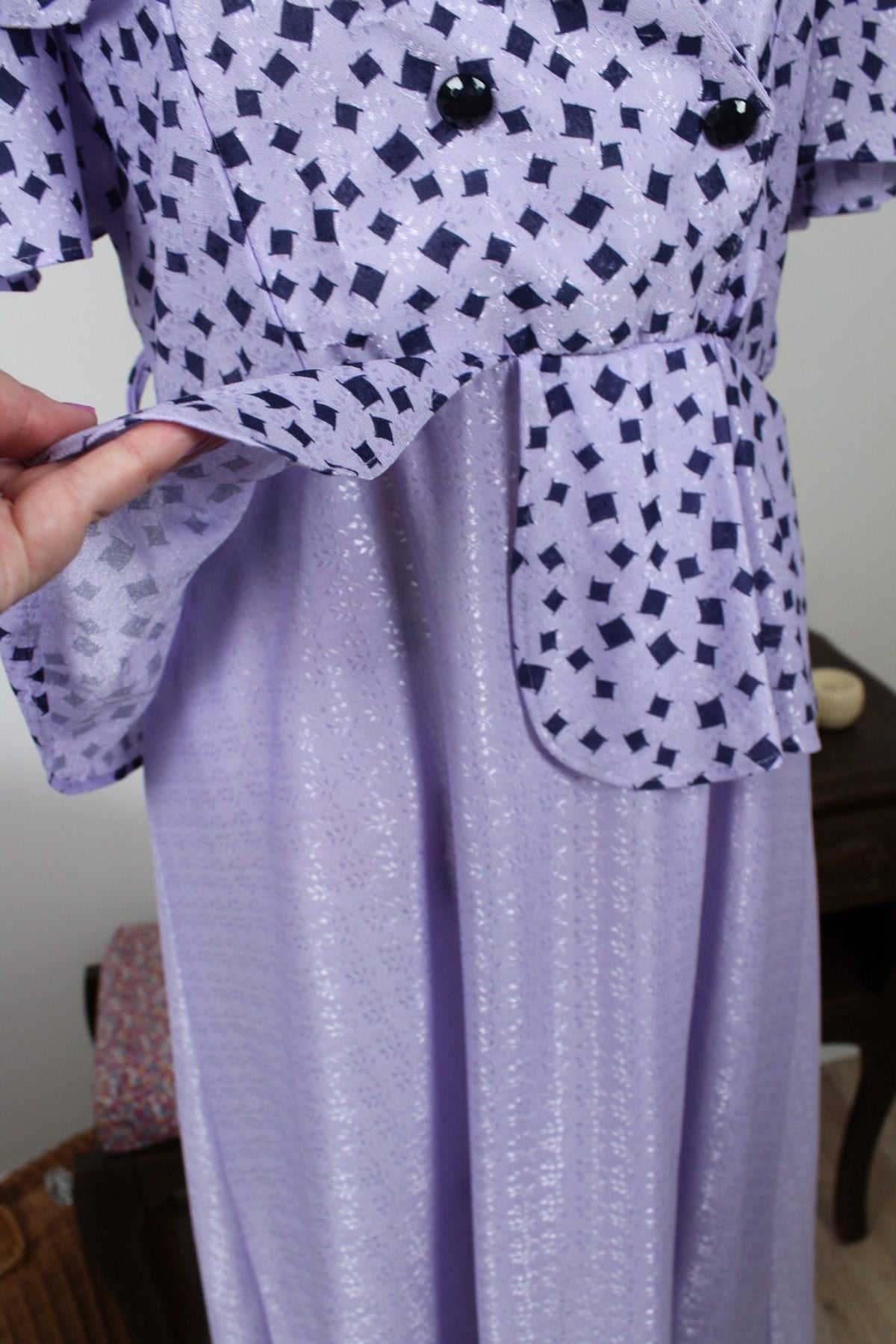 Robe vintage années 80 Shiny Paris - lilas satiné & volants romantiques - Taille 38/40