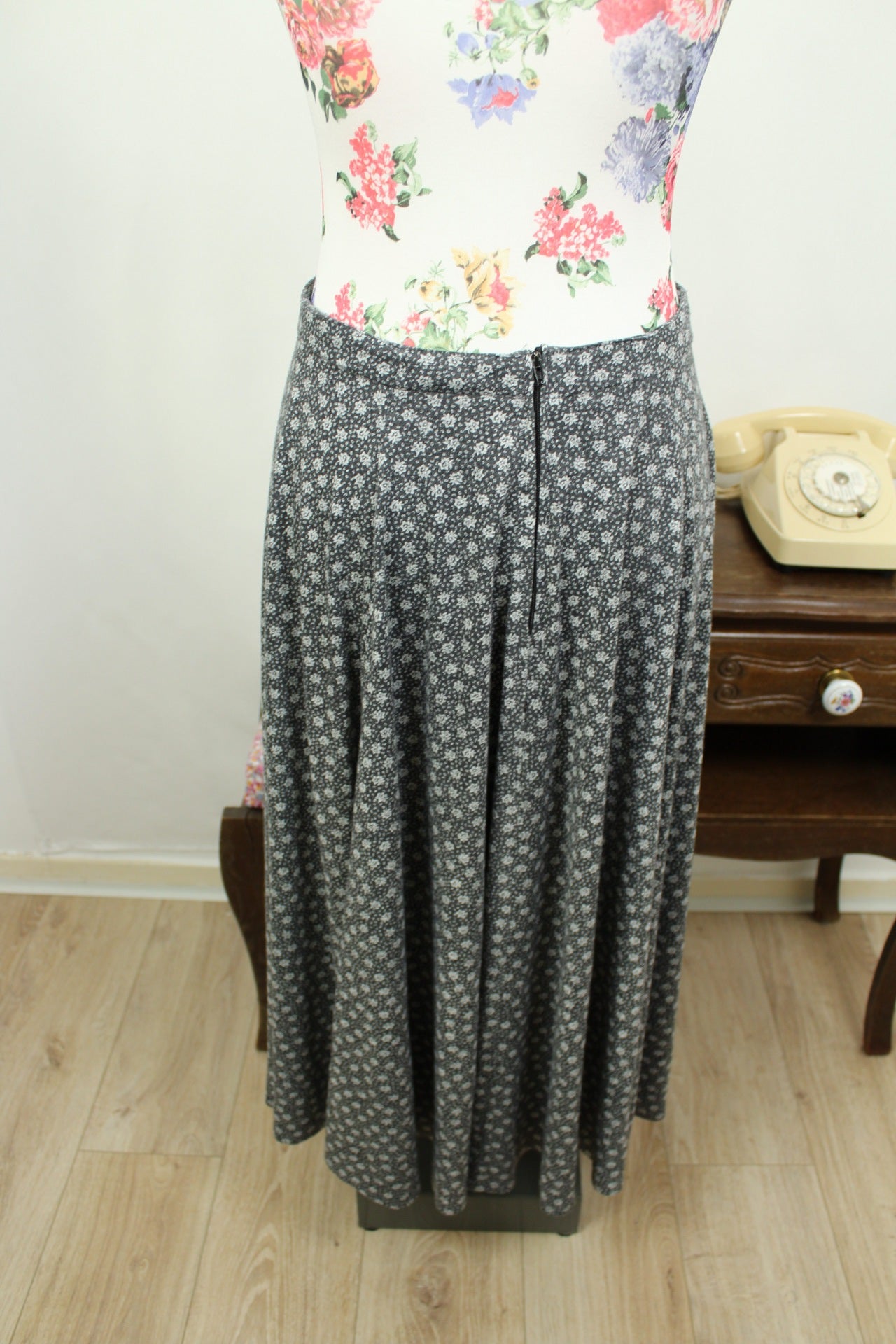 🌸🍒Jupe midi grise vintage 90's en coton - imprimée de petites roses - belle ampleur - Taille 38🍒🌸