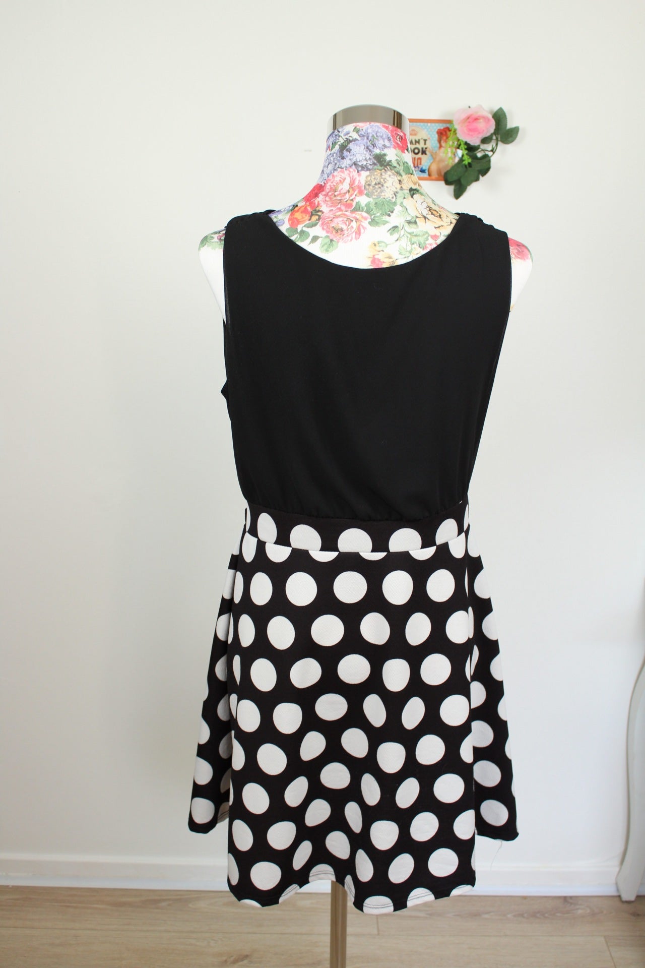 🌸Robe rétro rockabilly pin-up noire à pois blancs marque Garden🍒