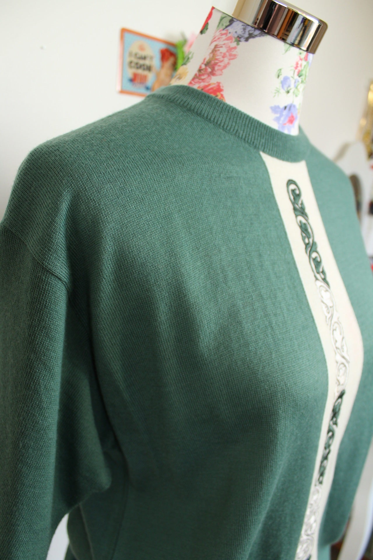 🌸Pull vintage 80's vert sapin -motifs brodés central feuilles en arabesque🍒