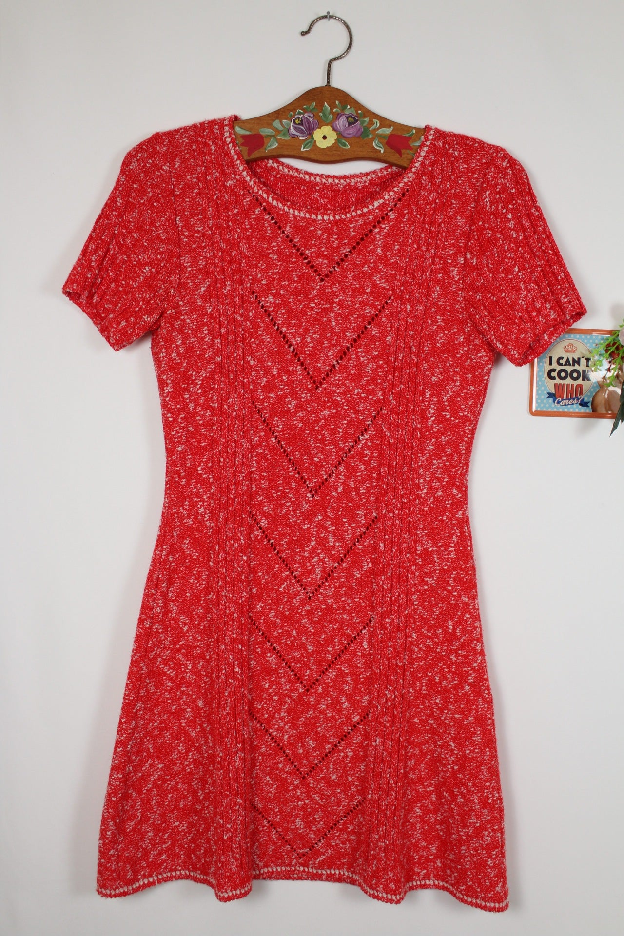 🌸🍒Robe pull vintage rouge 70's - motifs ajourés en V - Taille 36🍒🌸