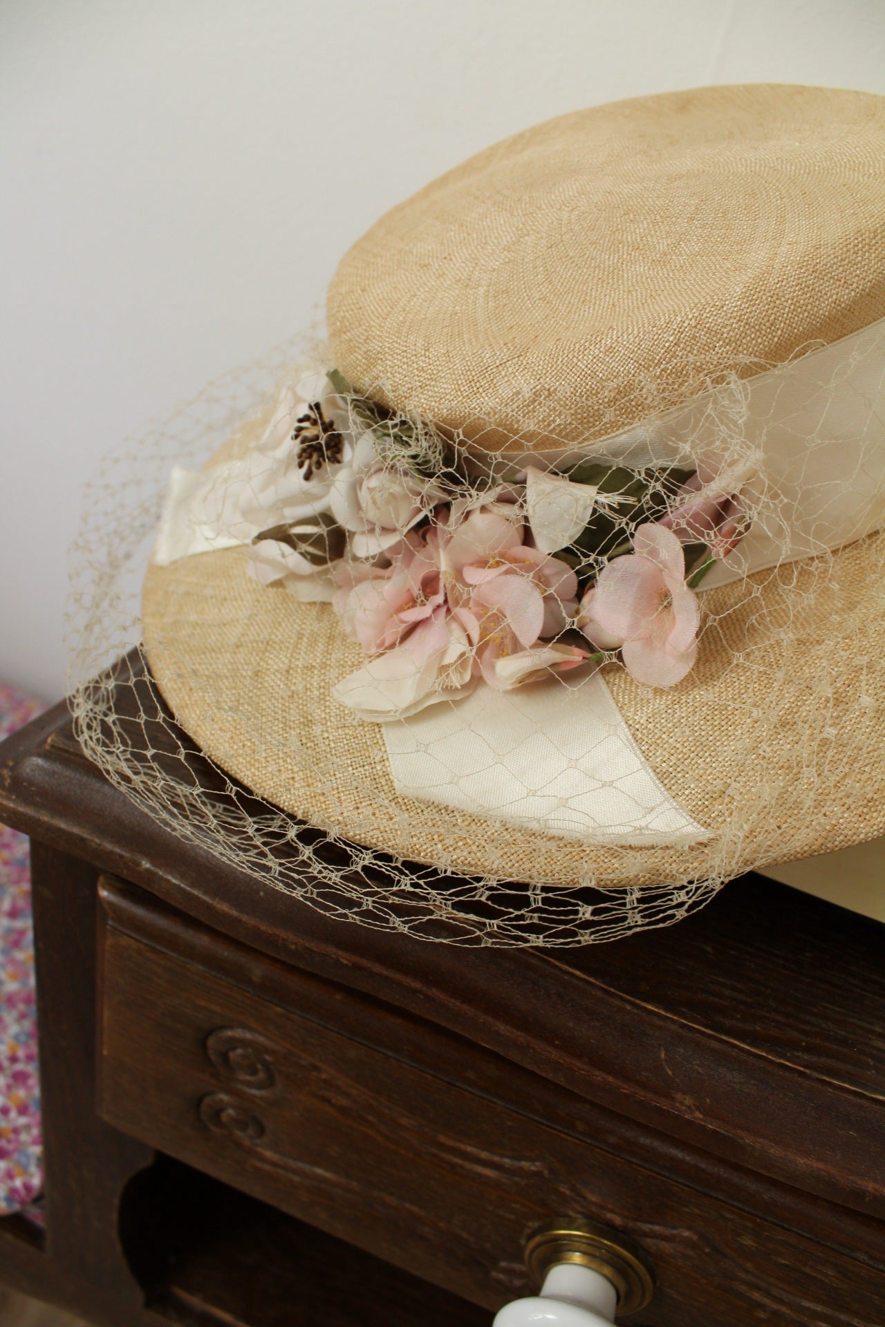 🌸🍒Chapeau rétro de cérémonie en fibre naturelle - violette & fleurs pastel🍒🌸