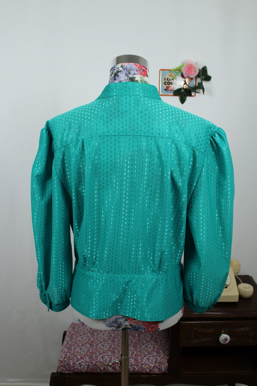 🌸🍒Blouse vintage 70's turquoise fuseaux satinés et col officier🍒🌸