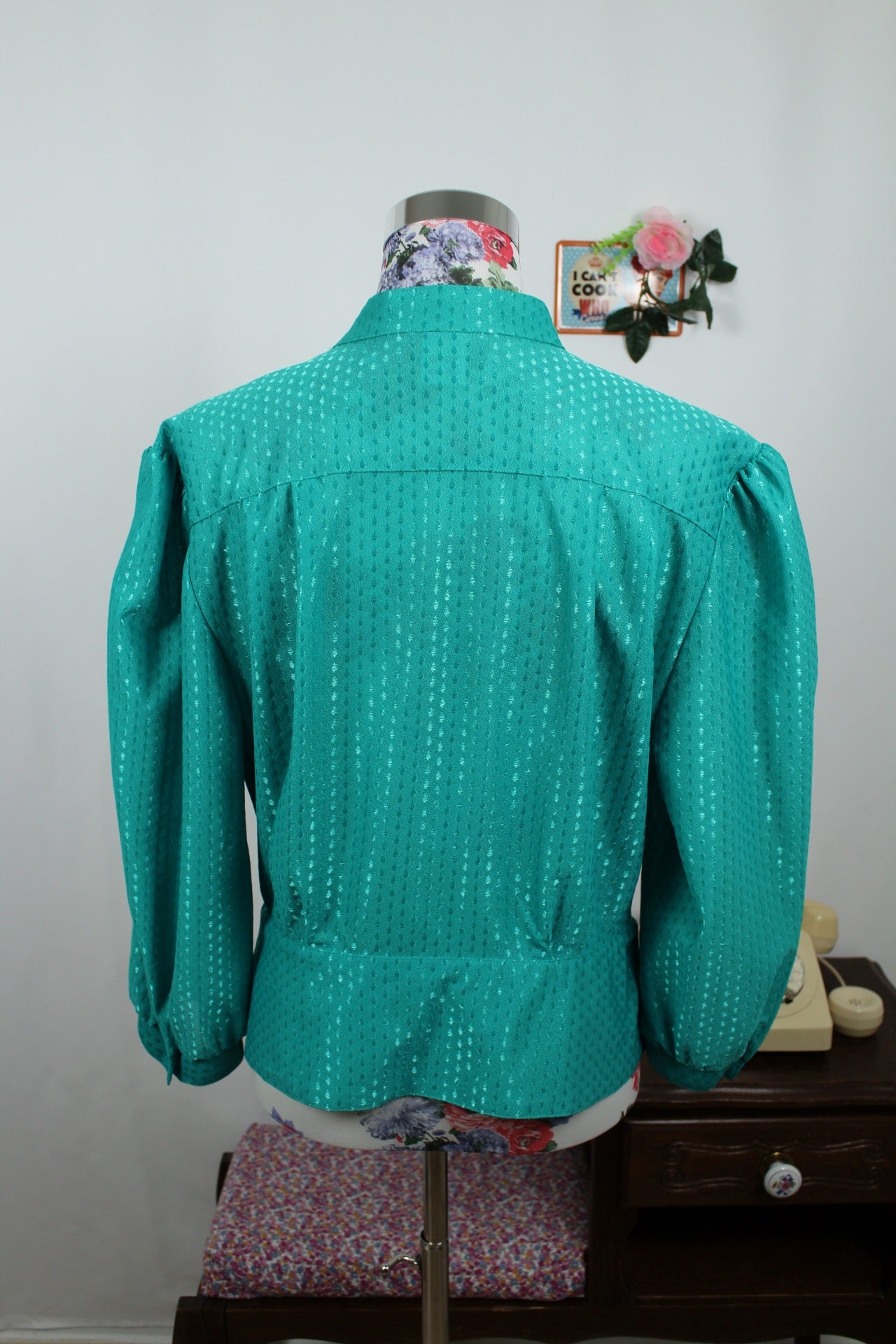 🌸🍒Blouse vintage 70's turquoise fuseaux satinés et col officier - Taille 38 à 42🍒🌸