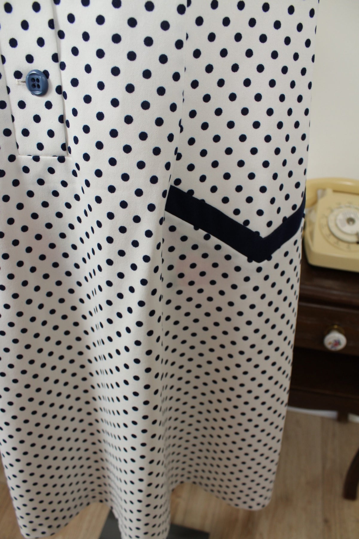 Robe vintage années 80 pin-up/rockabilly à pois marine - col chemise - Taille 40/42