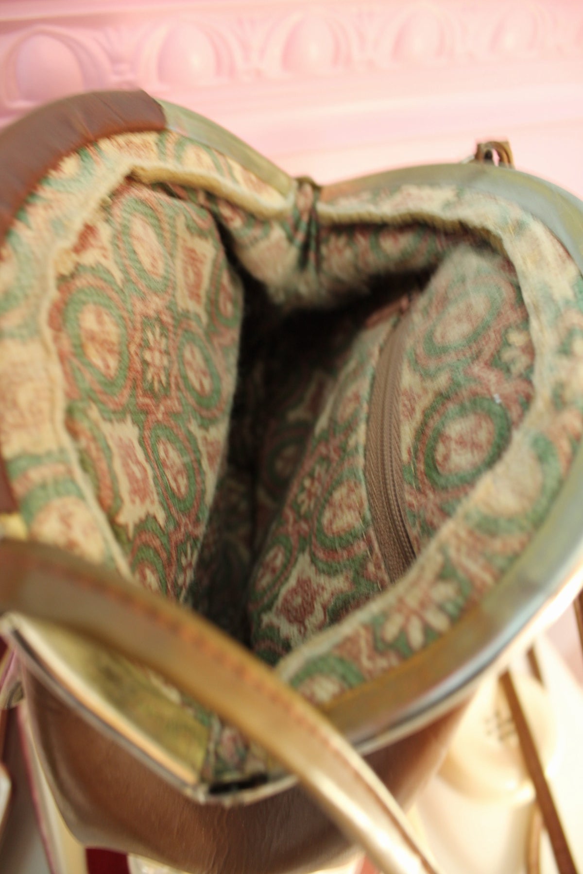 Sac vintage années 70/80 cuir texturé façon croco - fermeture à cadre métallique