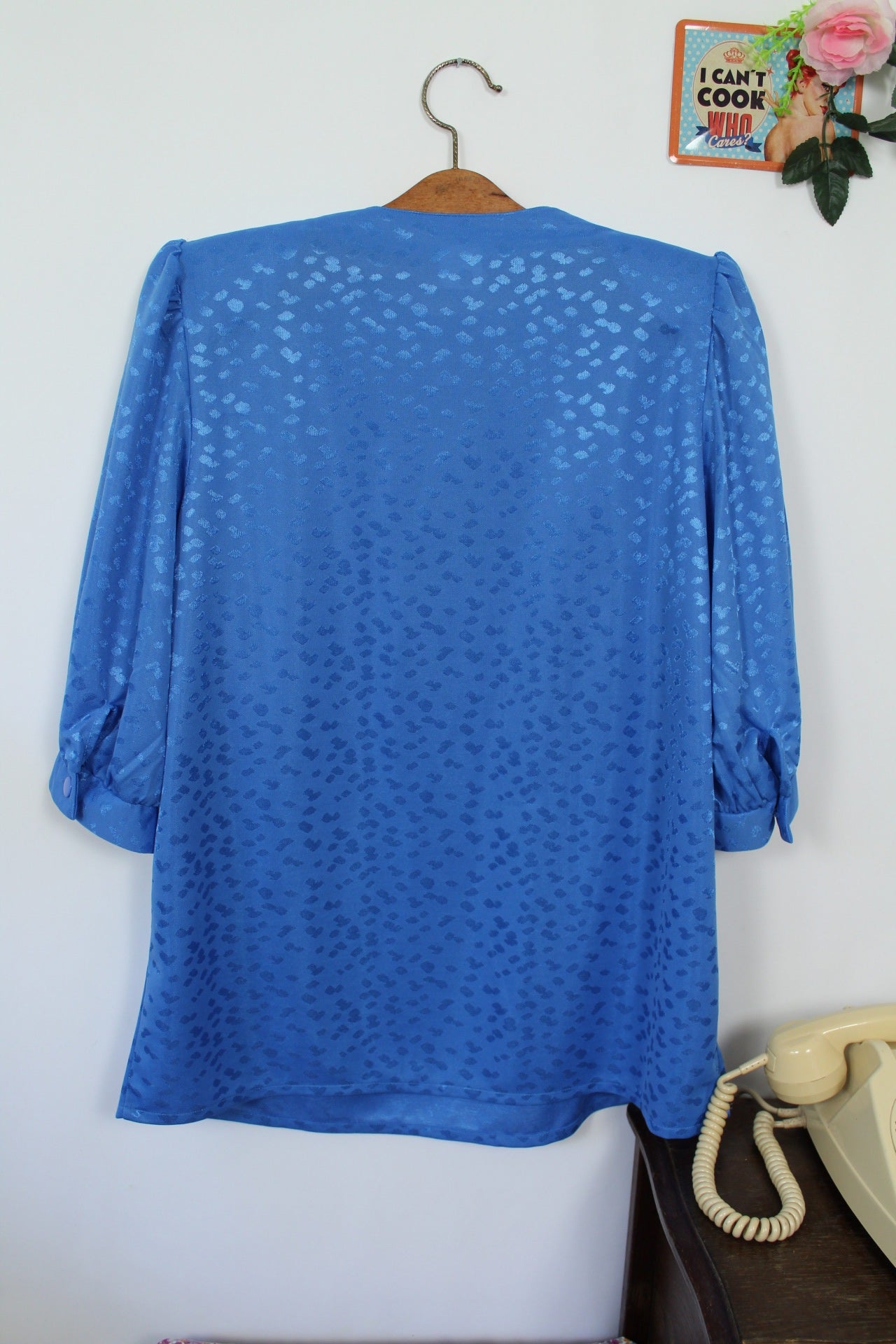 🌸🍒Blouse vintage 80's bleu vif - motifs satinés léopard - Taille 40 à 44🍒🌸