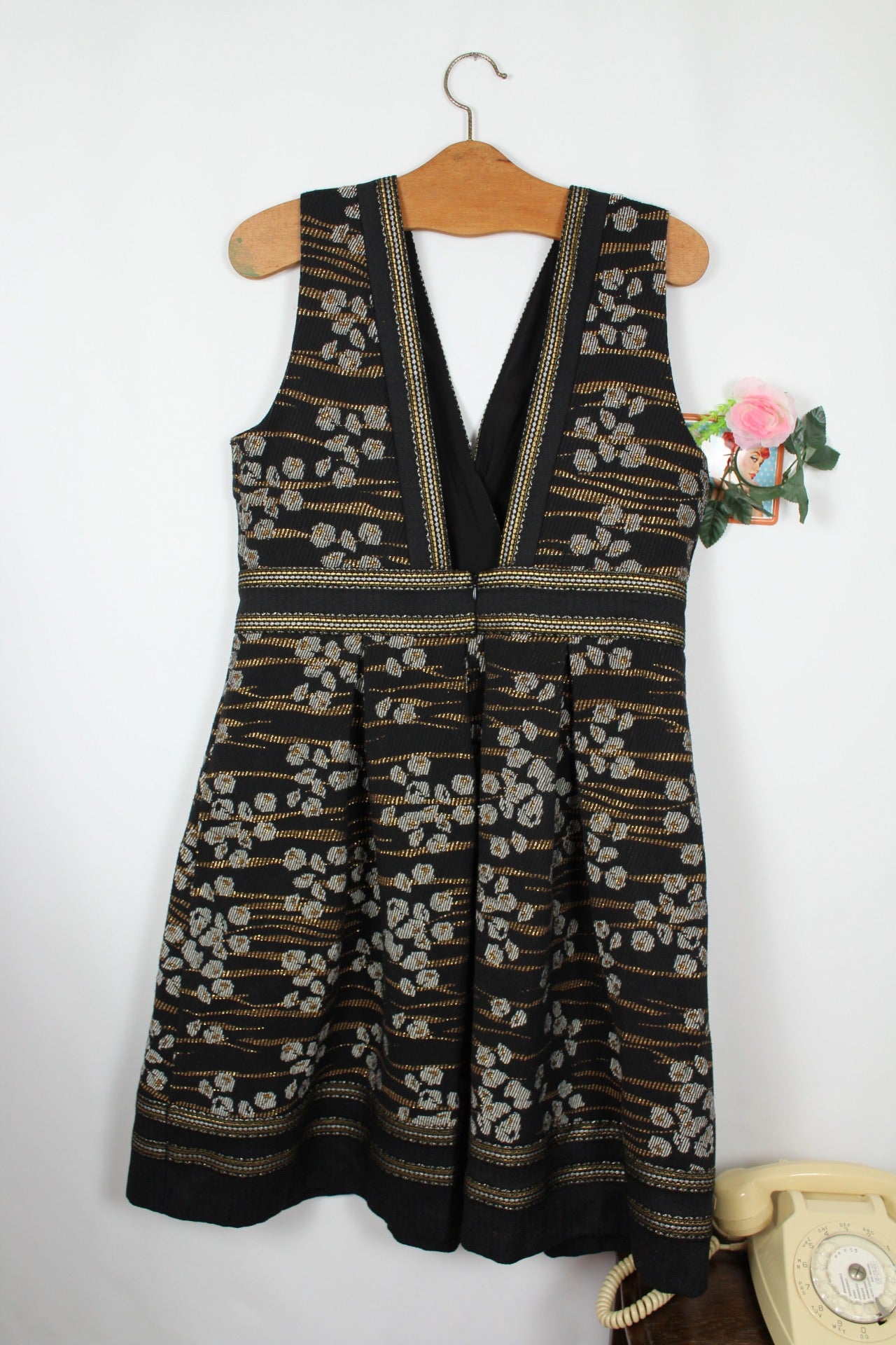 🌸🍒Robe épaisse noire brodée or et argent - Maison 1.2.3 - style chic d'hiver - Taille 42/44🍒🌸