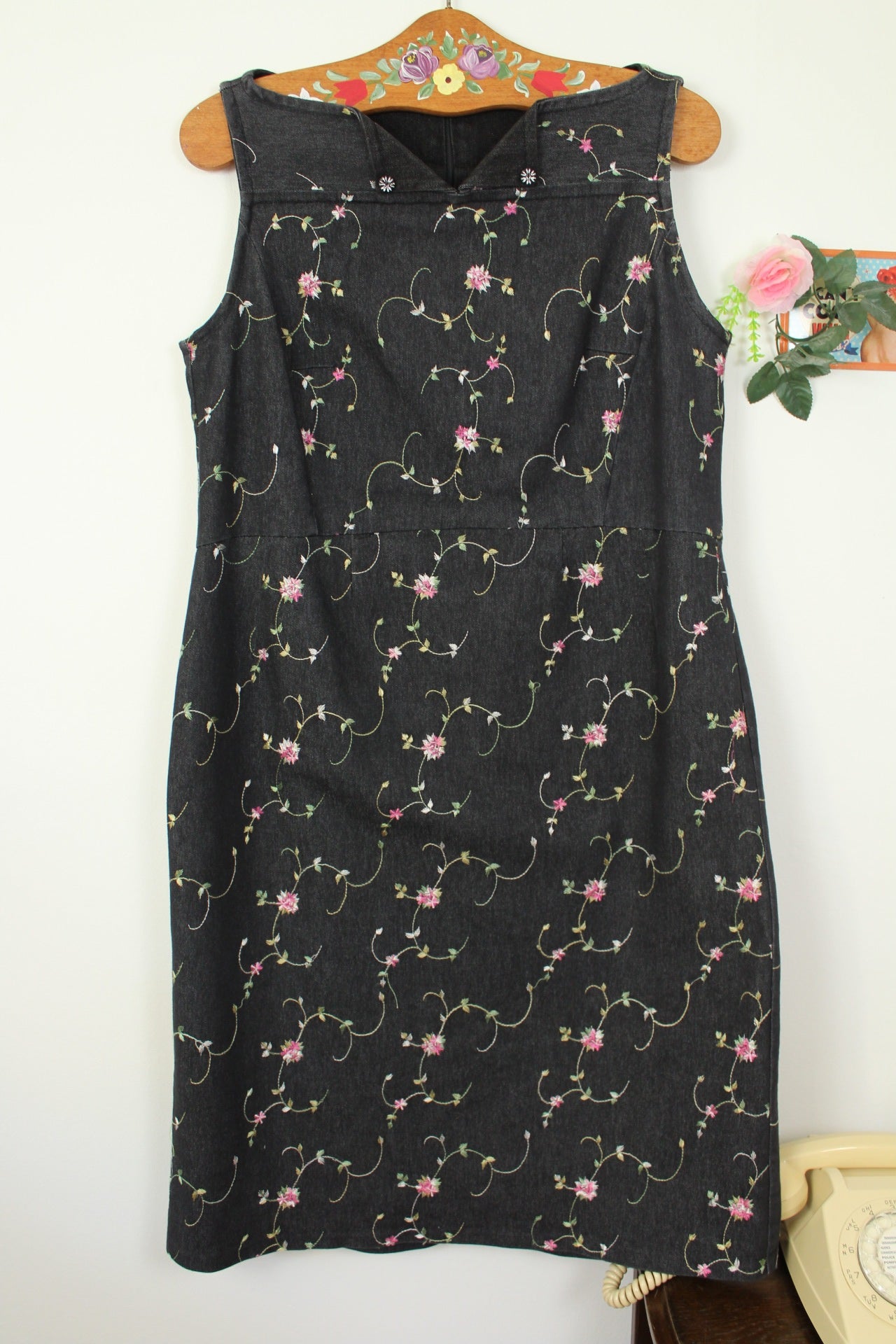 🌸🍒Robe en jean vintage 90's - gris foncé brodée de fleurs - Taille 40🍒🌸
