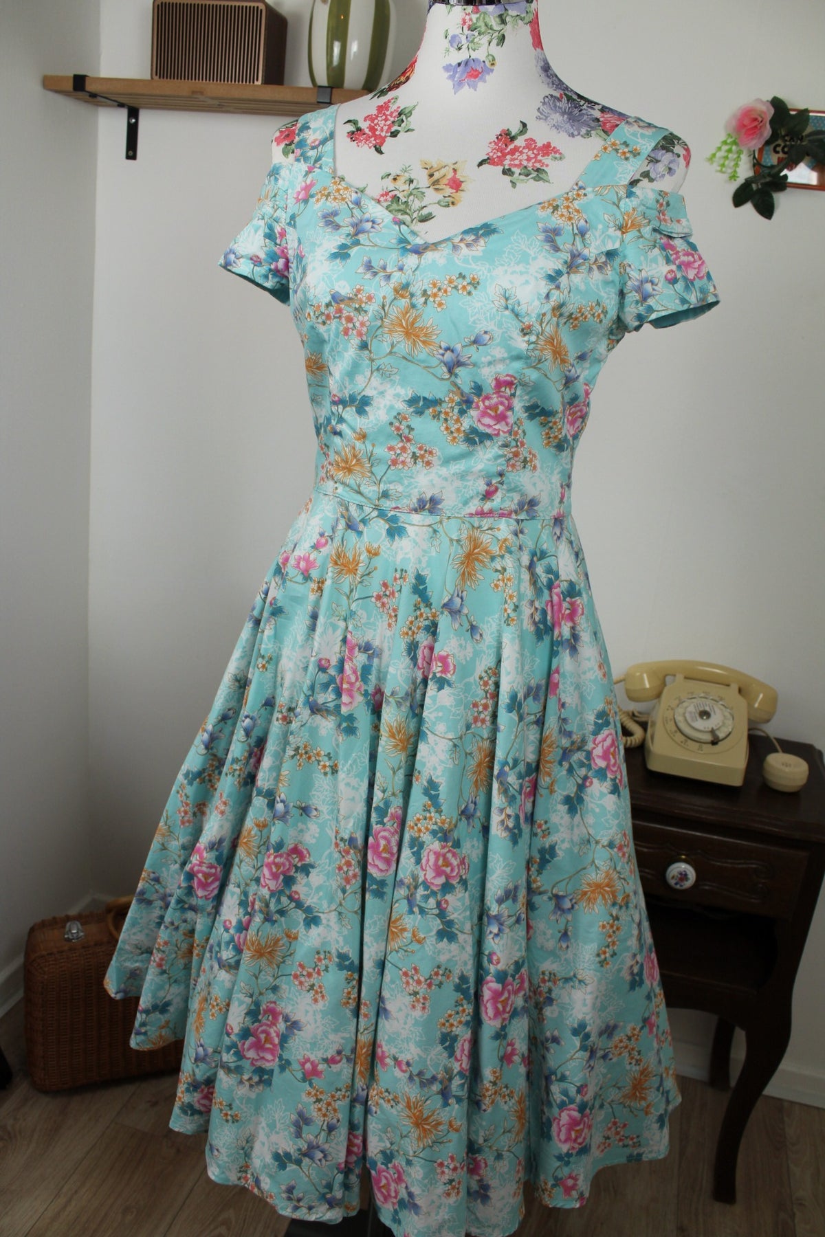 Robe pin-up/rockabilly Hell Bunny bleu ciel intense fleurie - Taille 34 petit 36