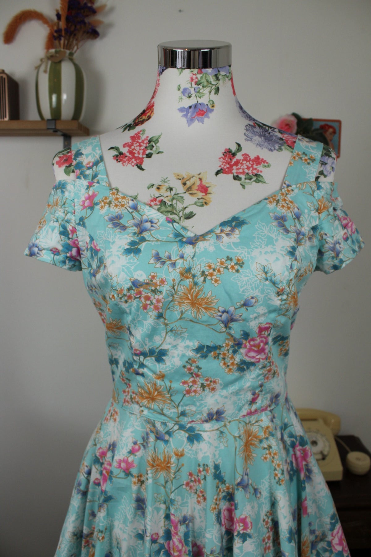 Robe pin-up/rockabilly Hell Bunny bleu ciel intense fleurie - Taille 34 petit 36